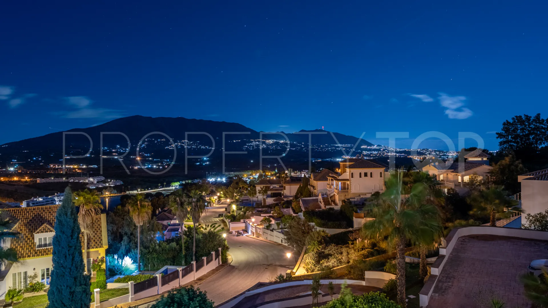 Comprar villa de 4 dormitorios en La Cala Golf Resort