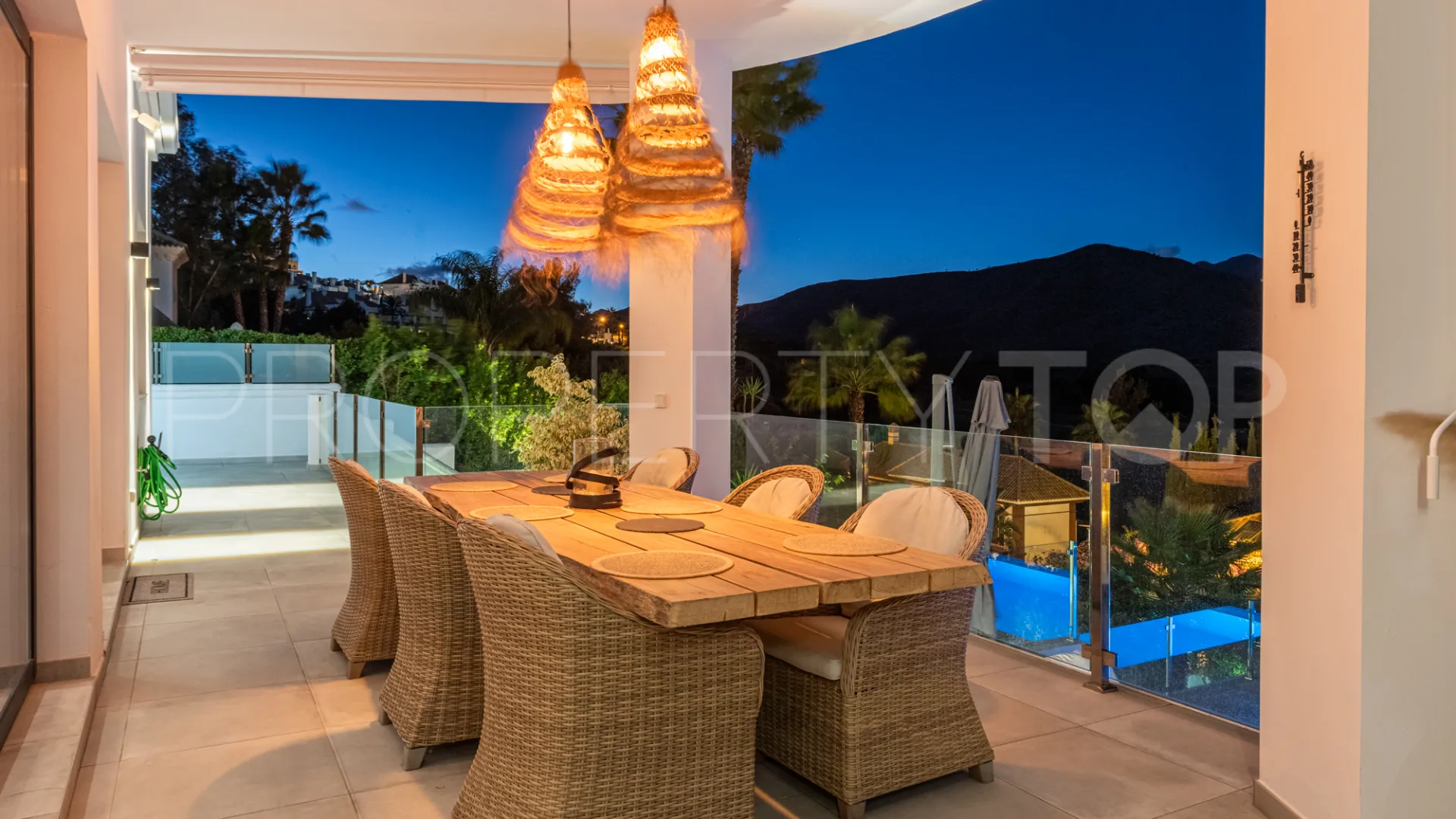 Comprar villa de 4 dormitorios en La Cala Golf Resort