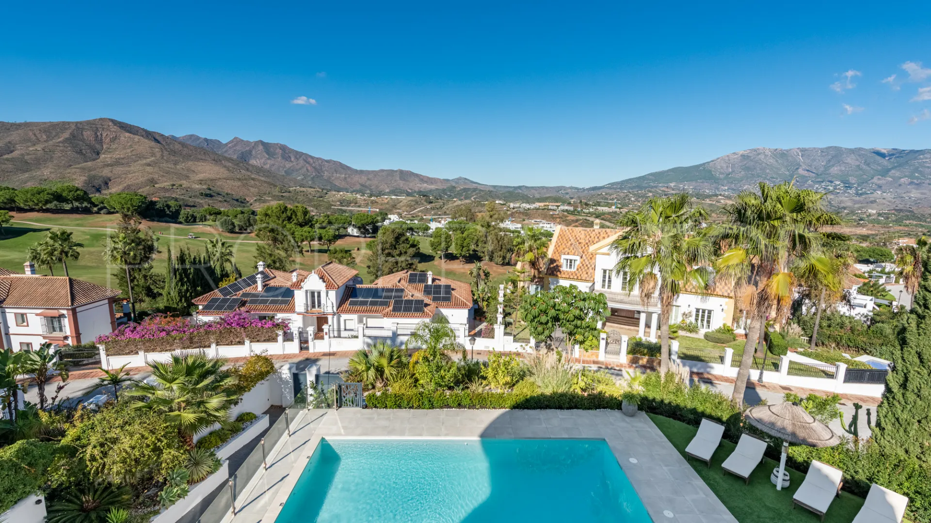 Comprar villa de 4 dormitorios en La Cala Golf Resort