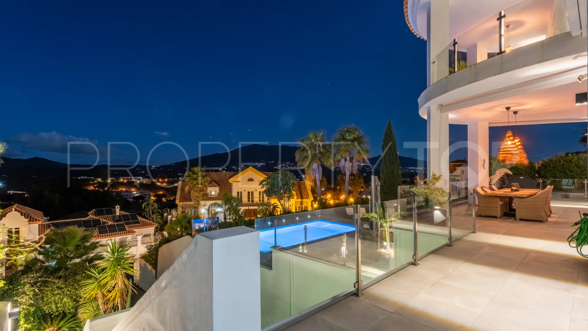 Comprar villa de 4 dormitorios en La Cala Golf Resort