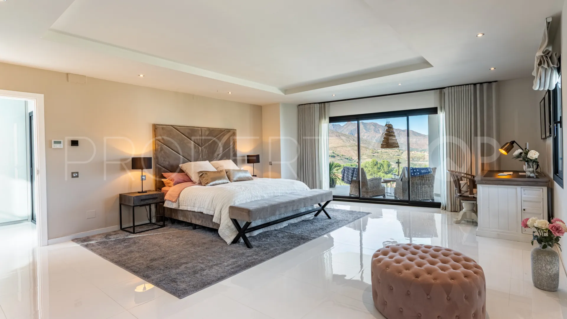 Comprar villa de 4 dormitorios en La Cala Golf Resort