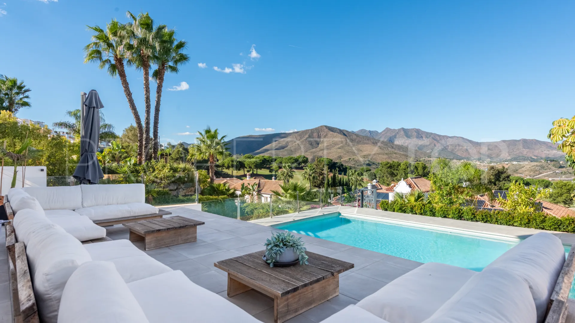 Comprar villa de 4 dormitorios en La Cala Golf Resort