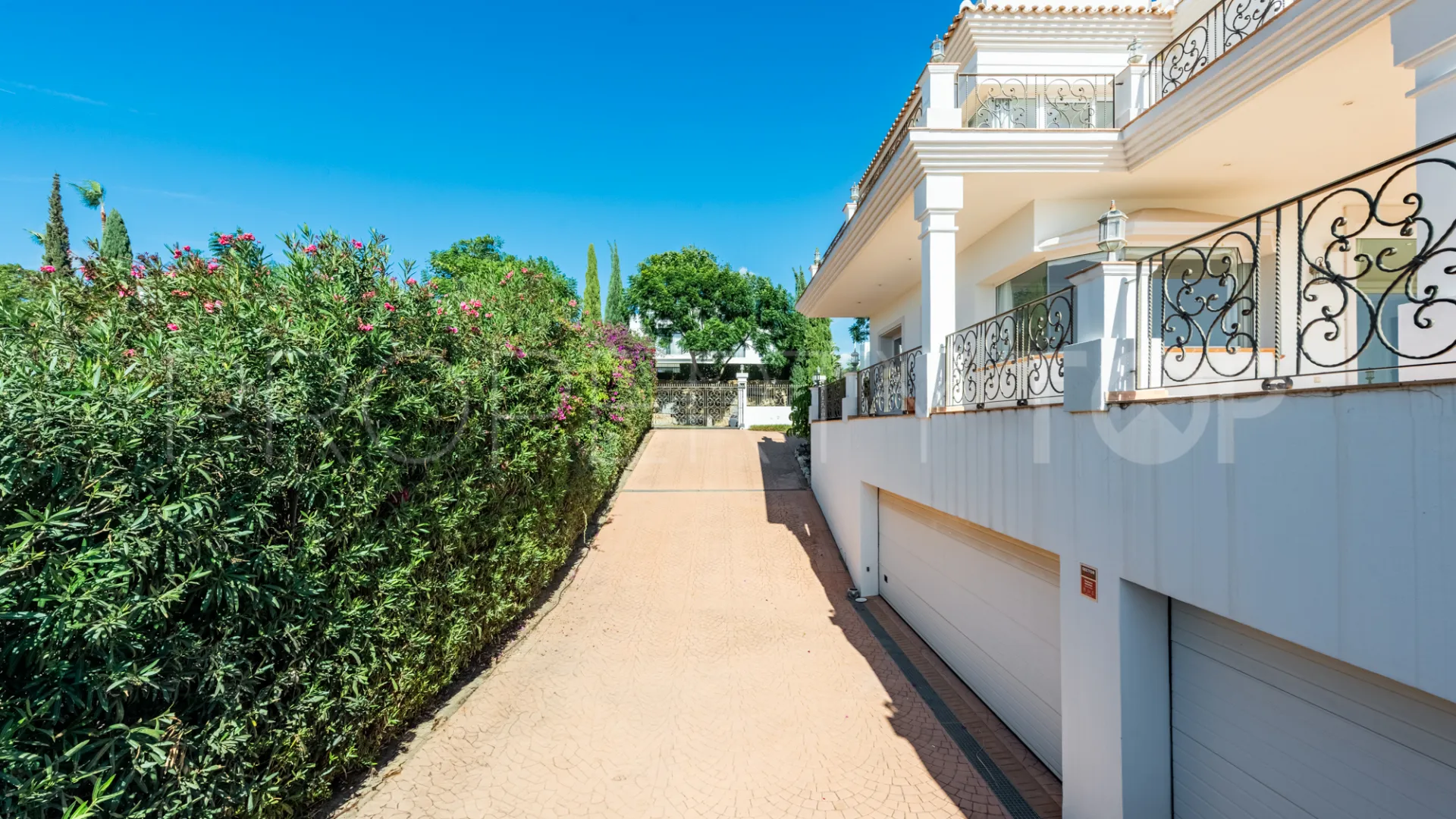 For sale Los Flamingos villa with 7 bedrooms
