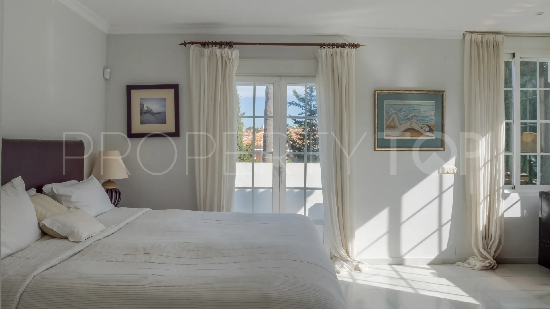 Villa with 5 bedrooms for sale in Nueva Andalucia