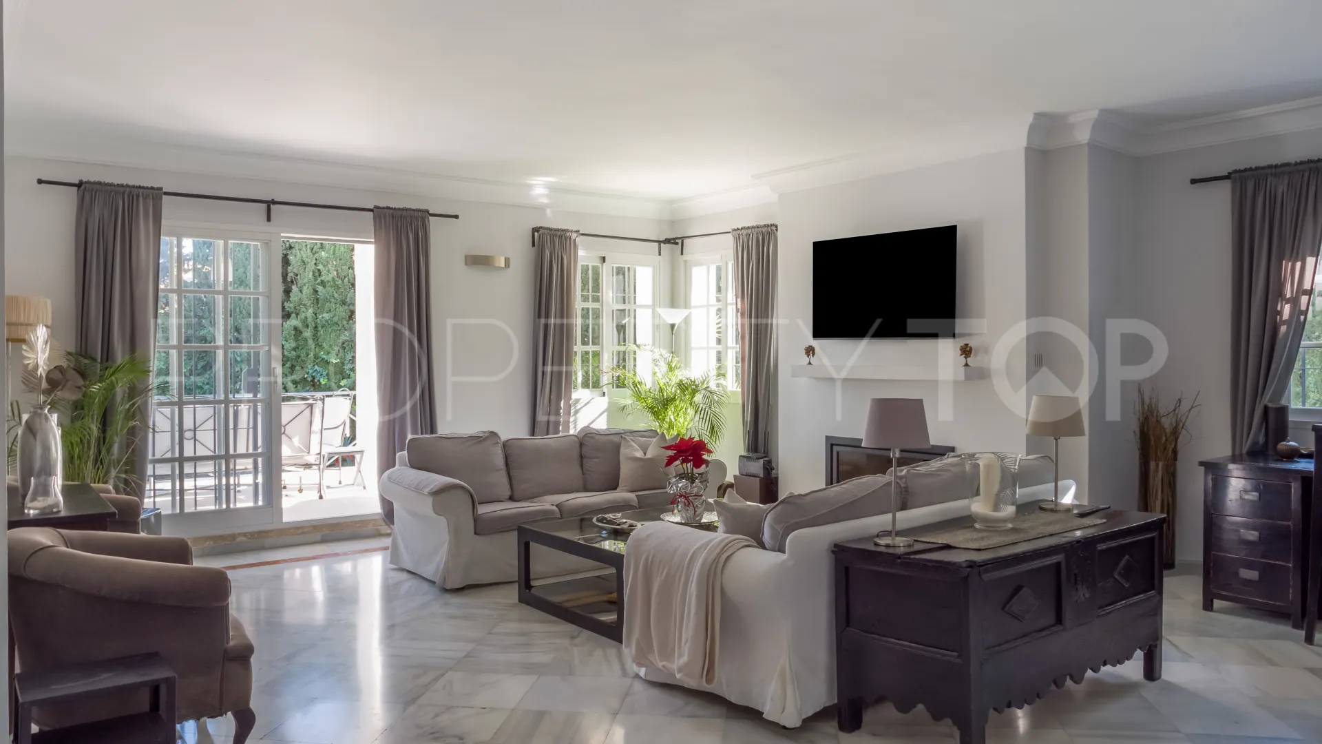 Villa with 5 bedrooms for sale in Nueva Andalucia