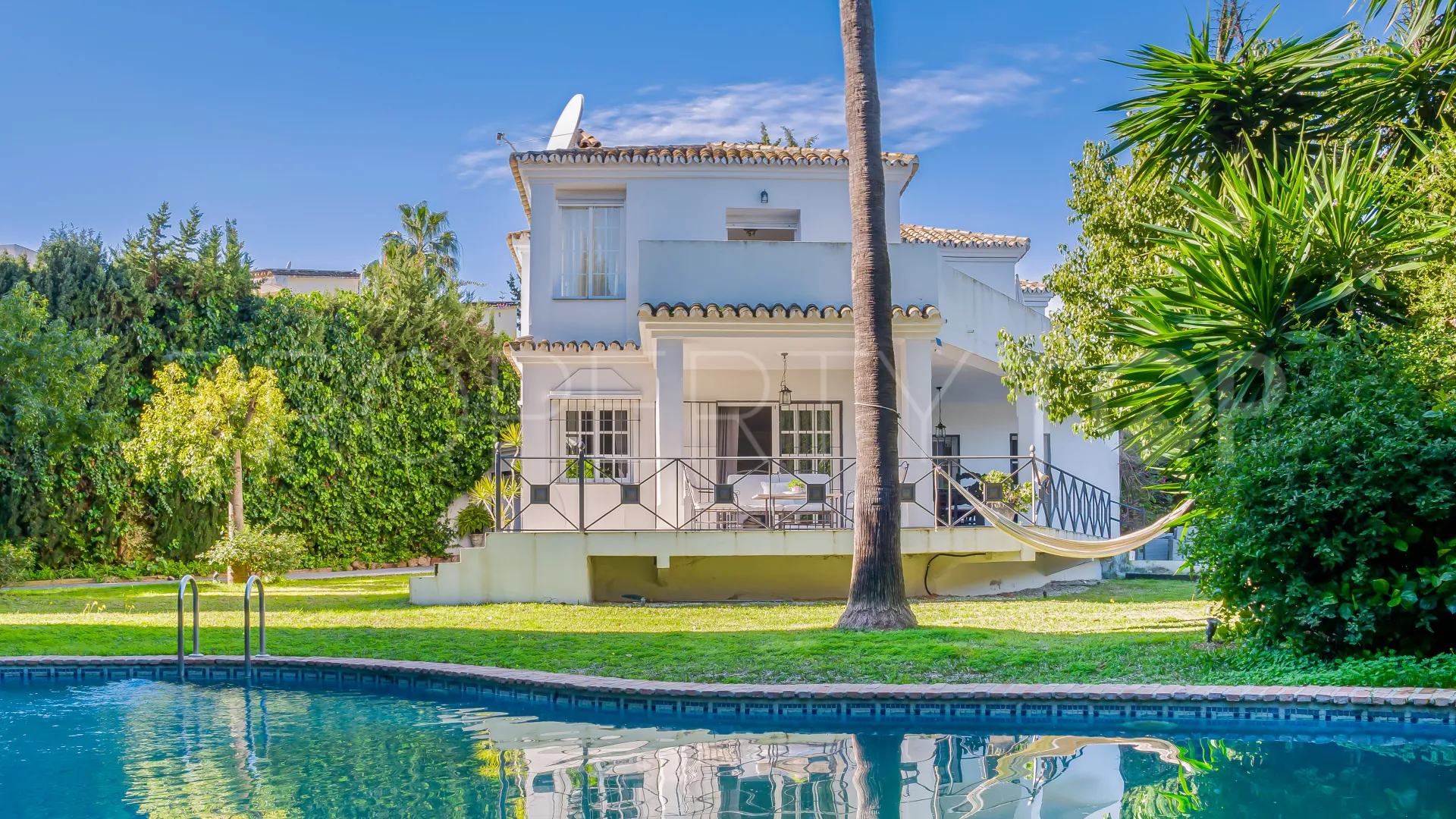 Villa with 5 bedrooms for sale in Nueva Andalucia