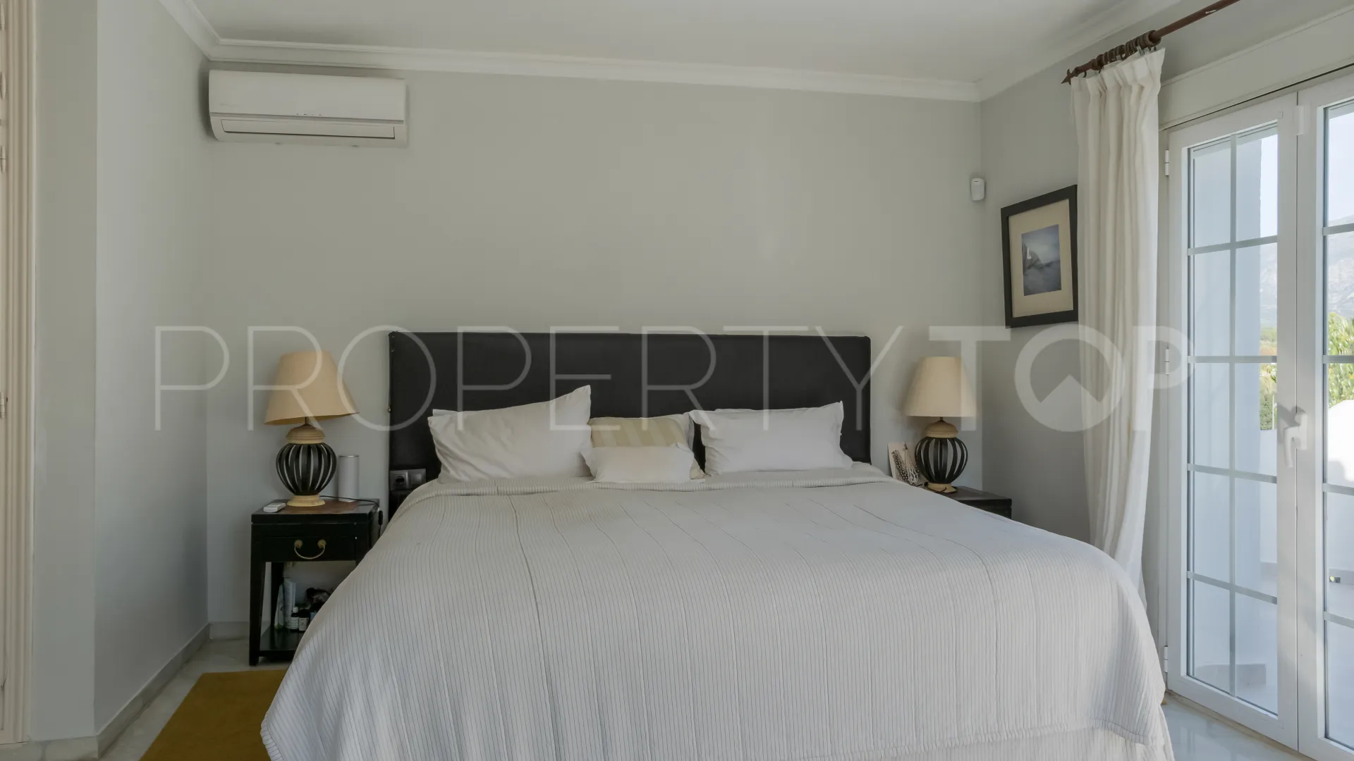Villa with 5 bedrooms for sale in Nueva Andalucia