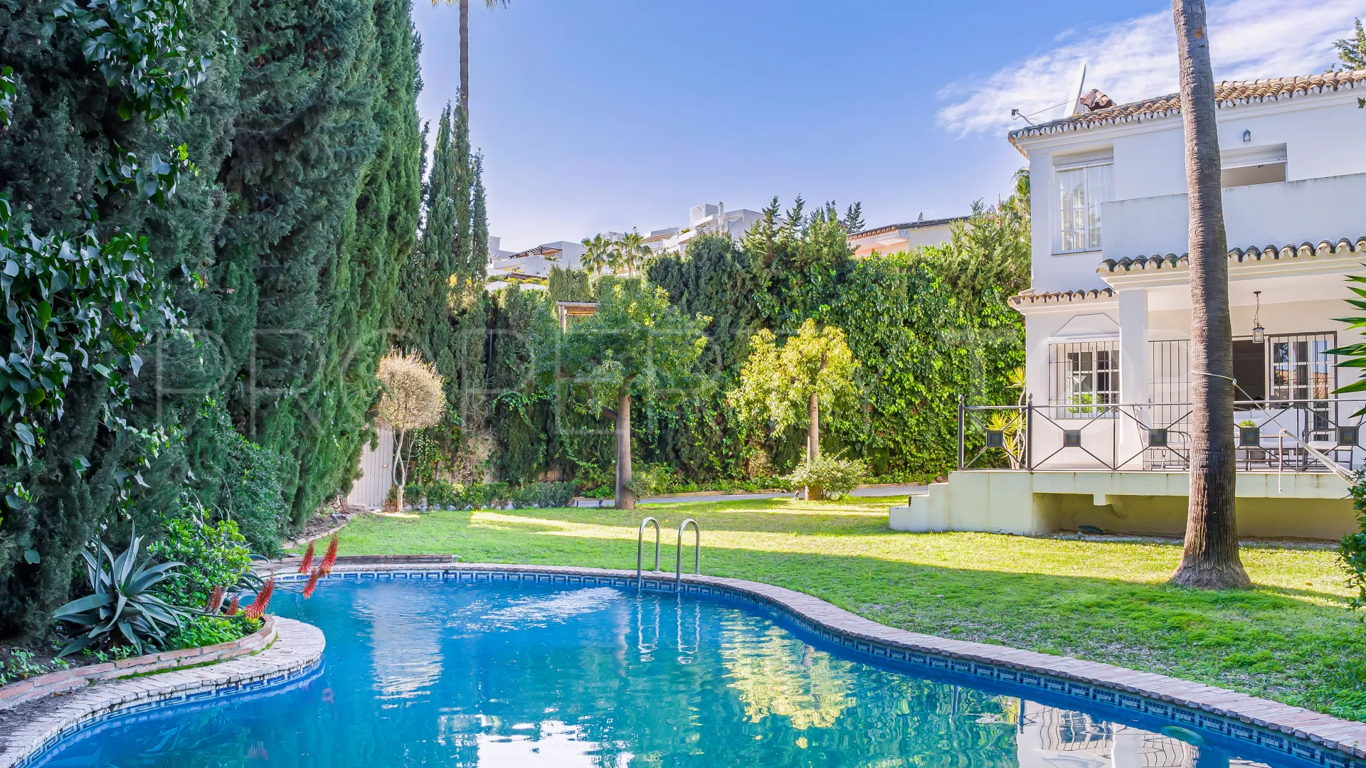Villa with 5 bedrooms for sale in Nueva Andalucia