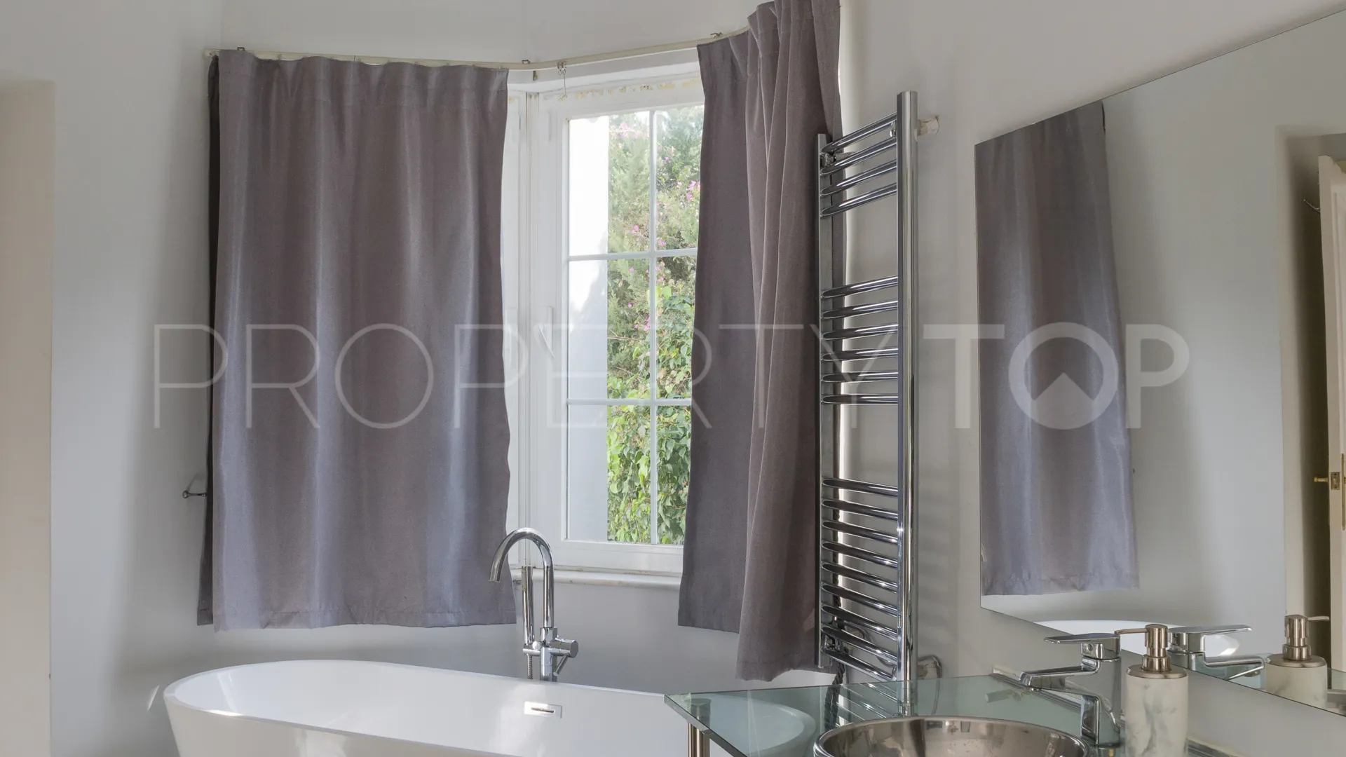 Villa with 5 bedrooms for sale in Nueva Andalucia