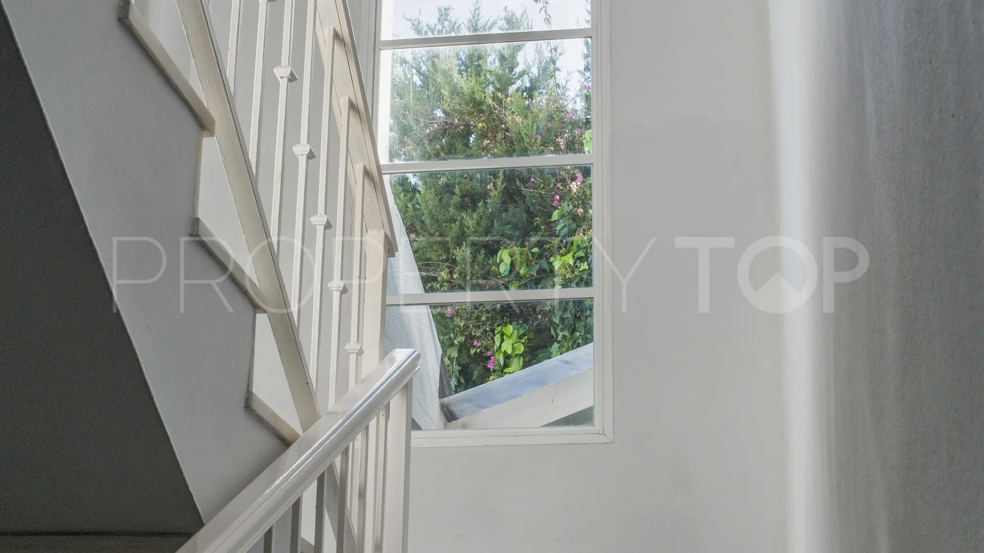 Villa with 5 bedrooms for sale in Nueva Andalucia