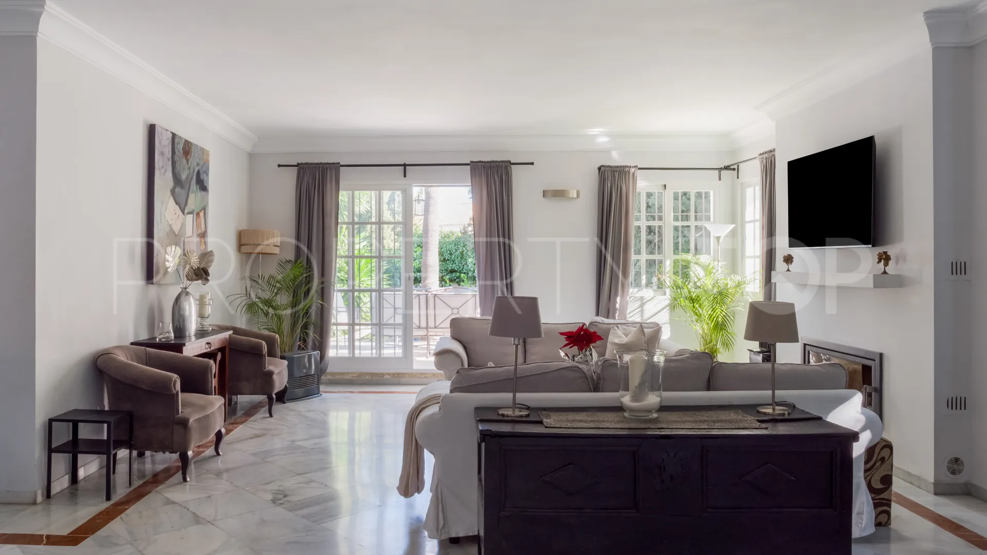 Villa with 5 bedrooms for sale in Nueva Andalucia