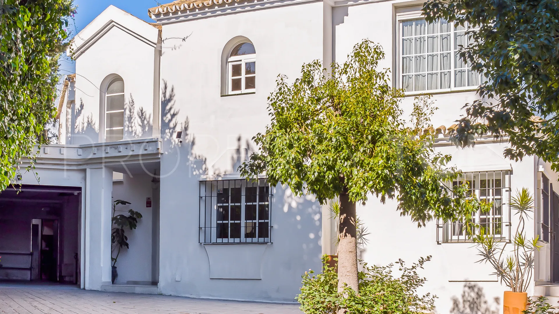 Villa with 5 bedrooms for sale in Nueva Andalucia