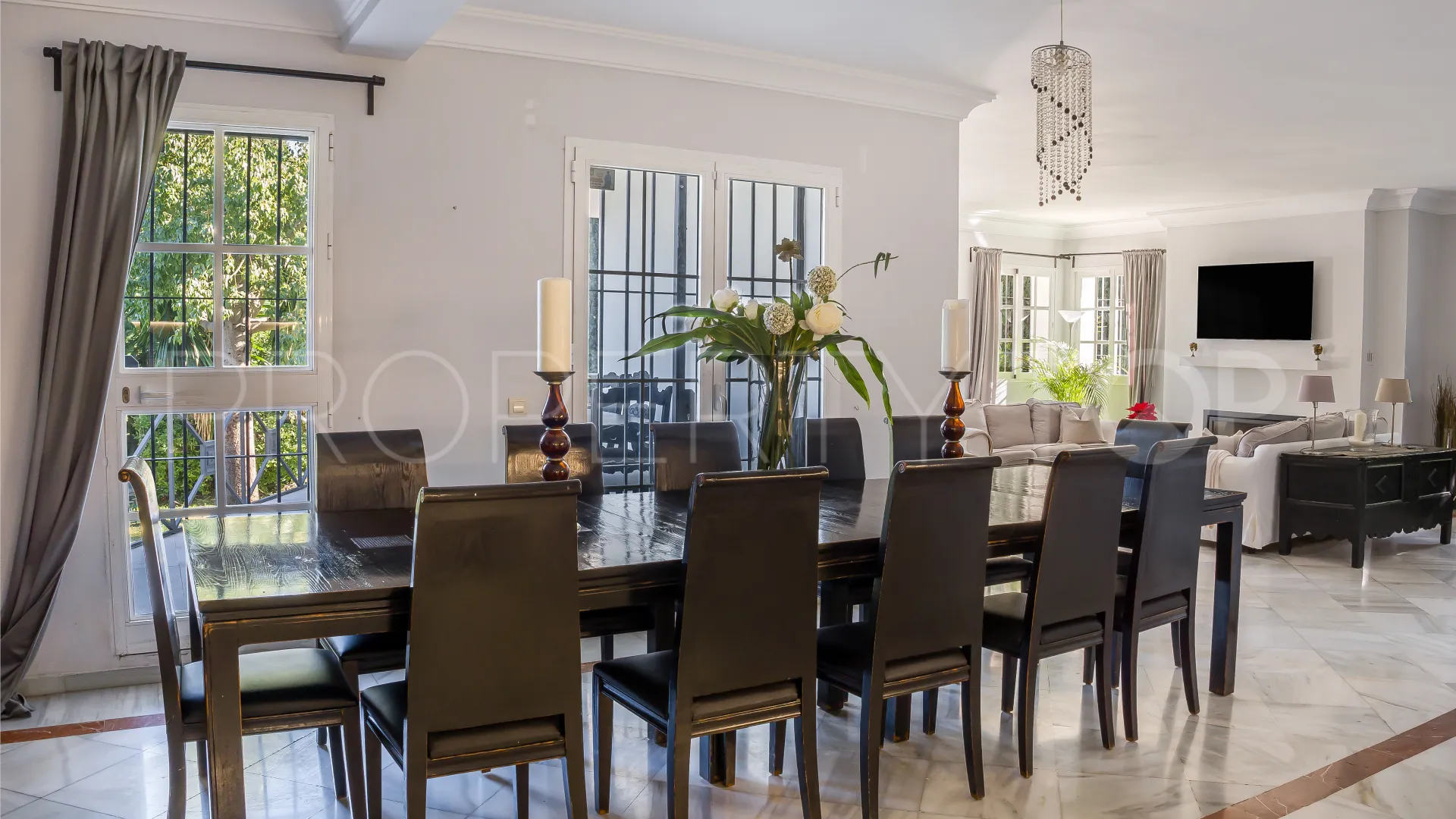 Villa with 5 bedrooms for sale in Nueva Andalucia