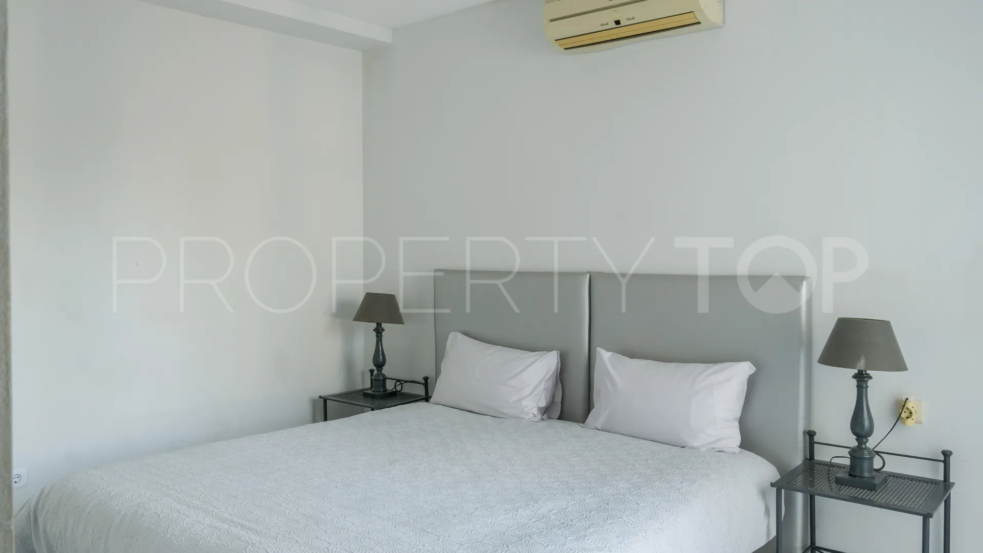 Villa with 5 bedrooms for sale in Nueva Andalucia