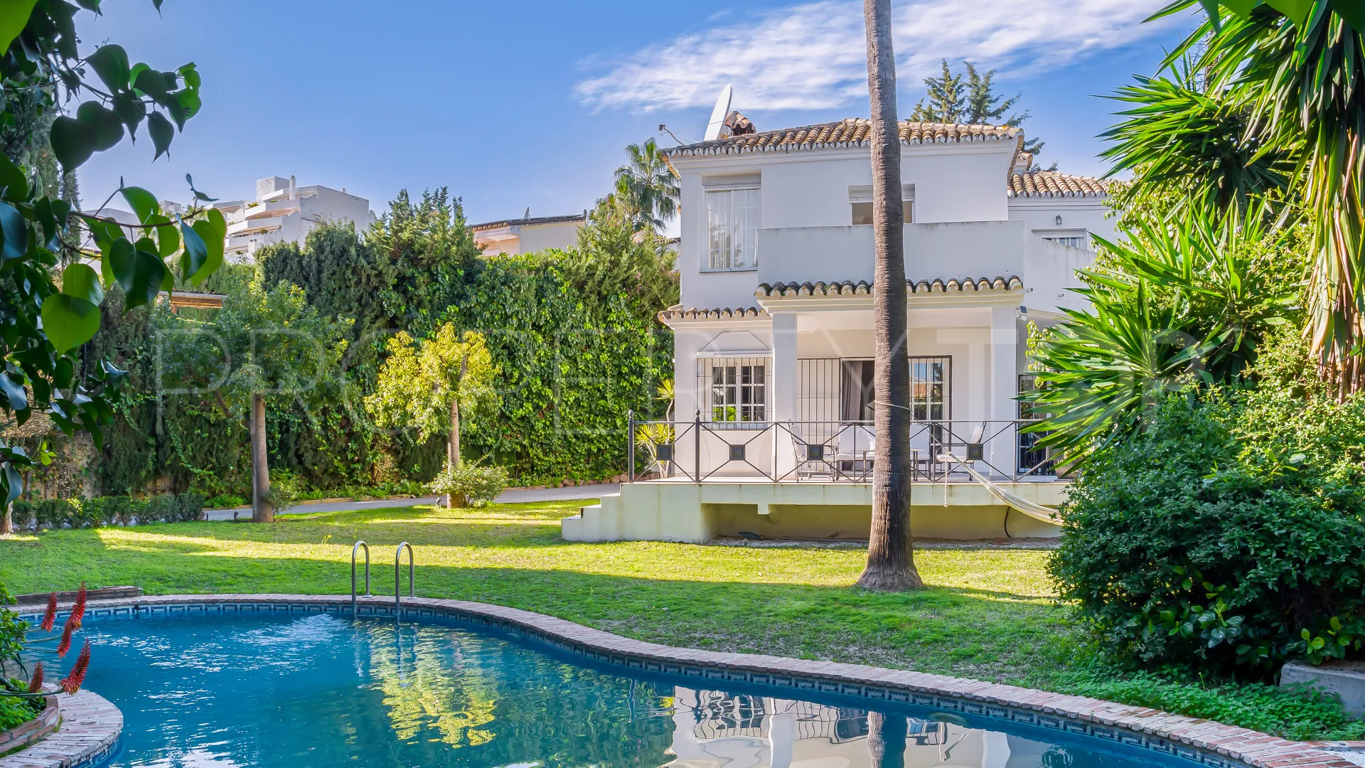 Villa with 5 bedrooms for sale in Nueva Andalucia