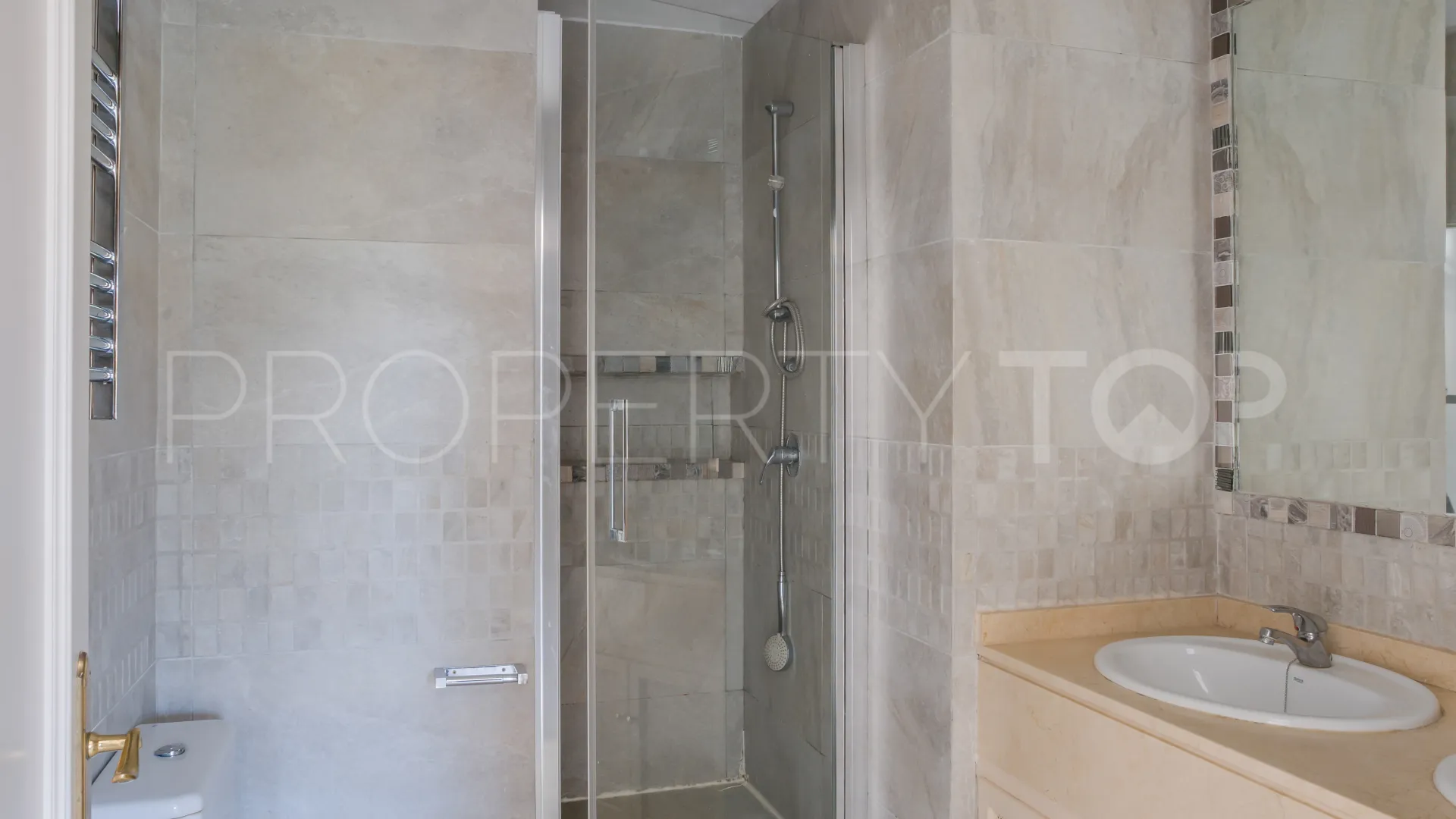Villa with 5 bedrooms for sale in Nueva Andalucia