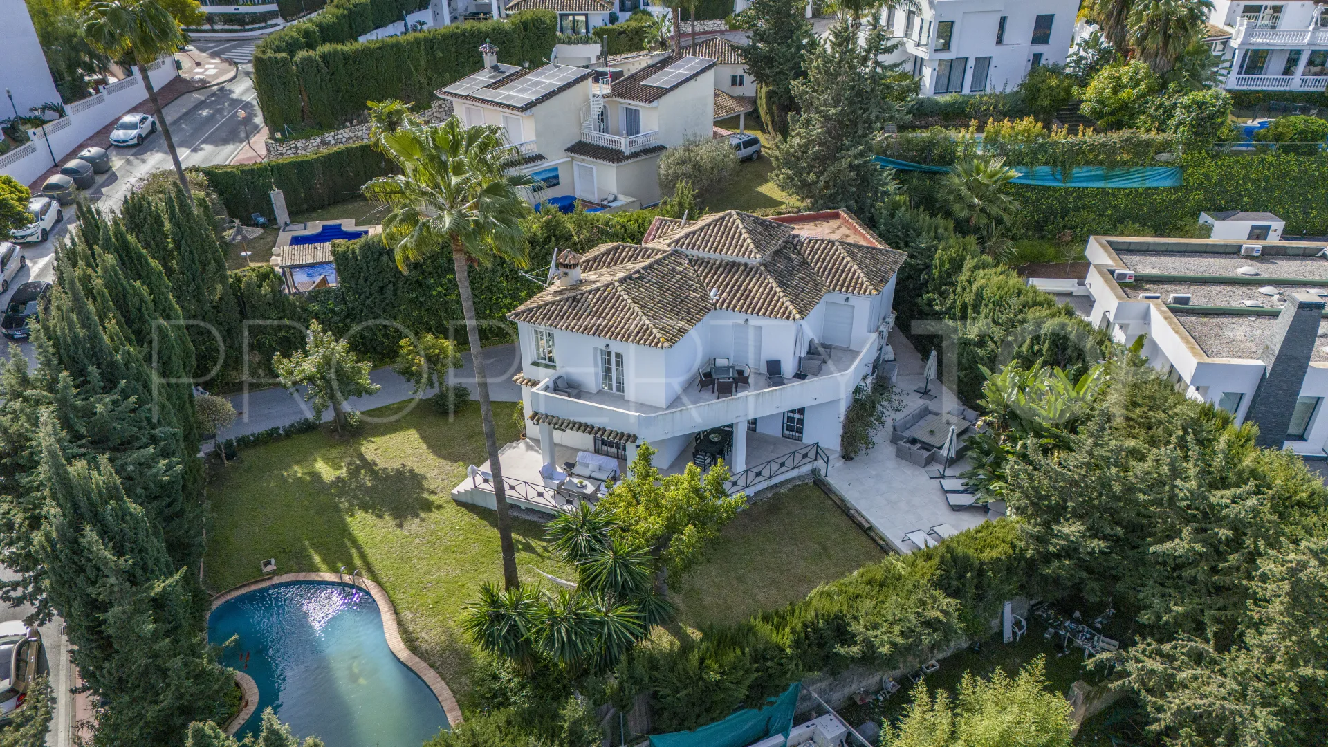 Villa with 5 bedrooms for sale in Nueva Andalucia