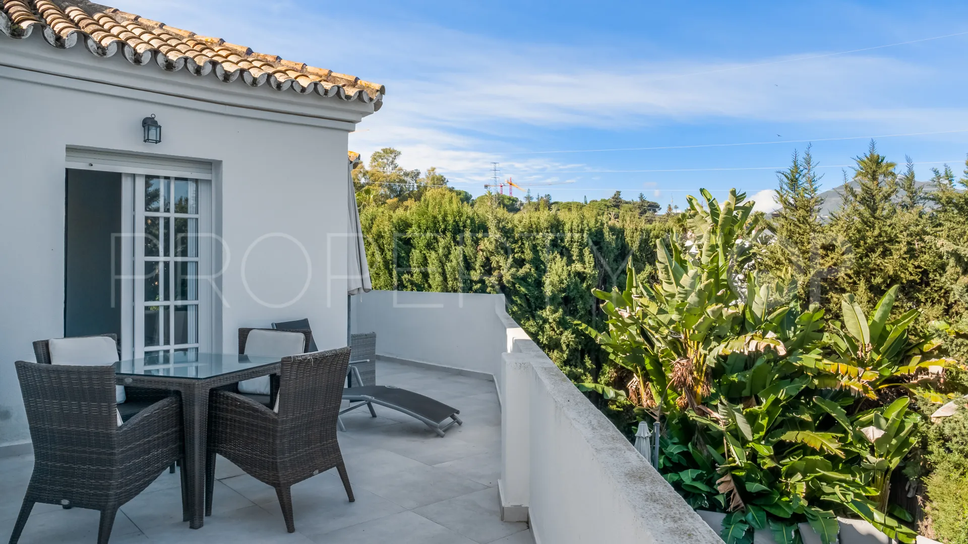 Villa with 5 bedrooms for sale in Nueva Andalucia