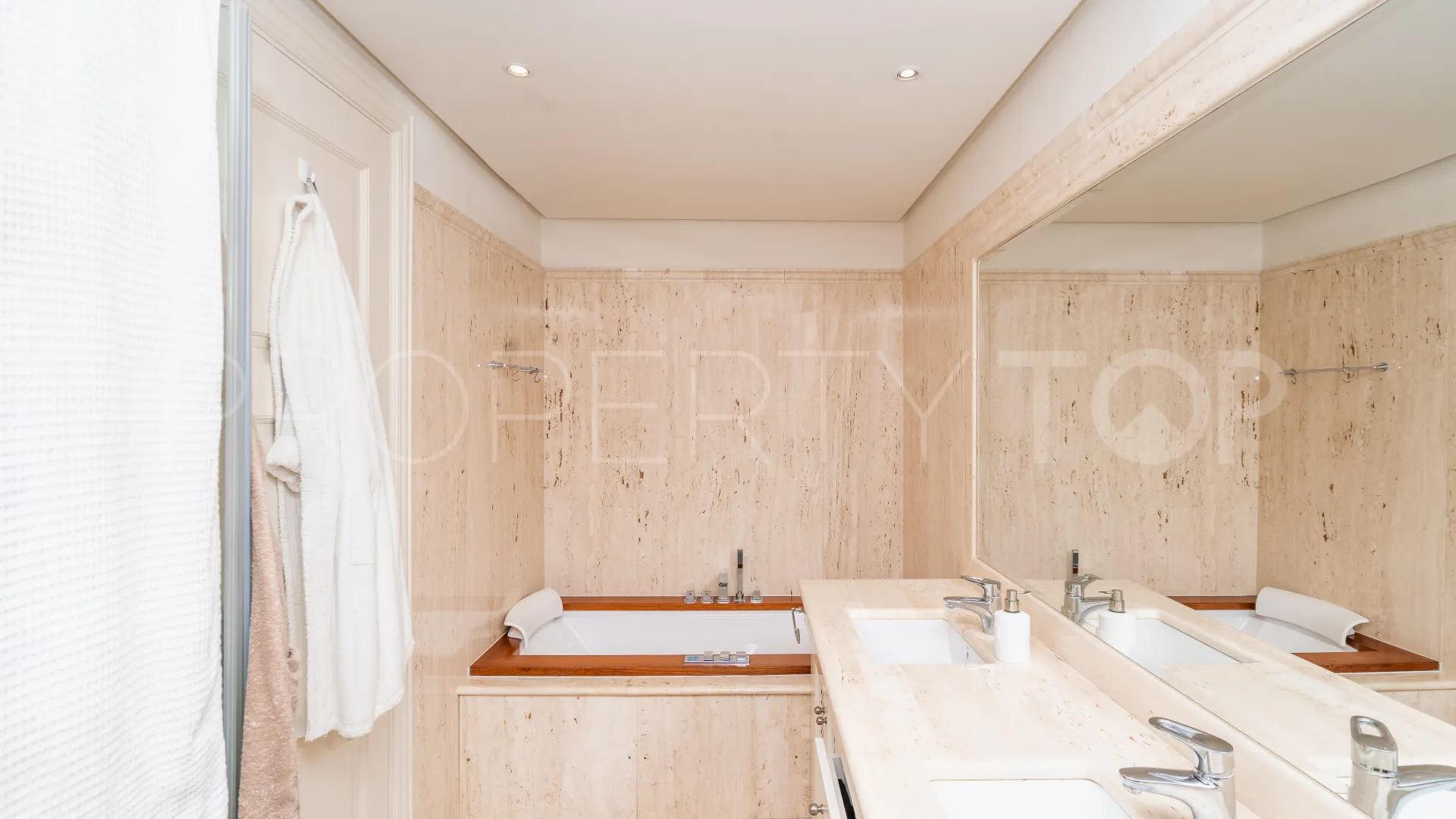 For sale 2 bedrooms apartment in Doncella Beach