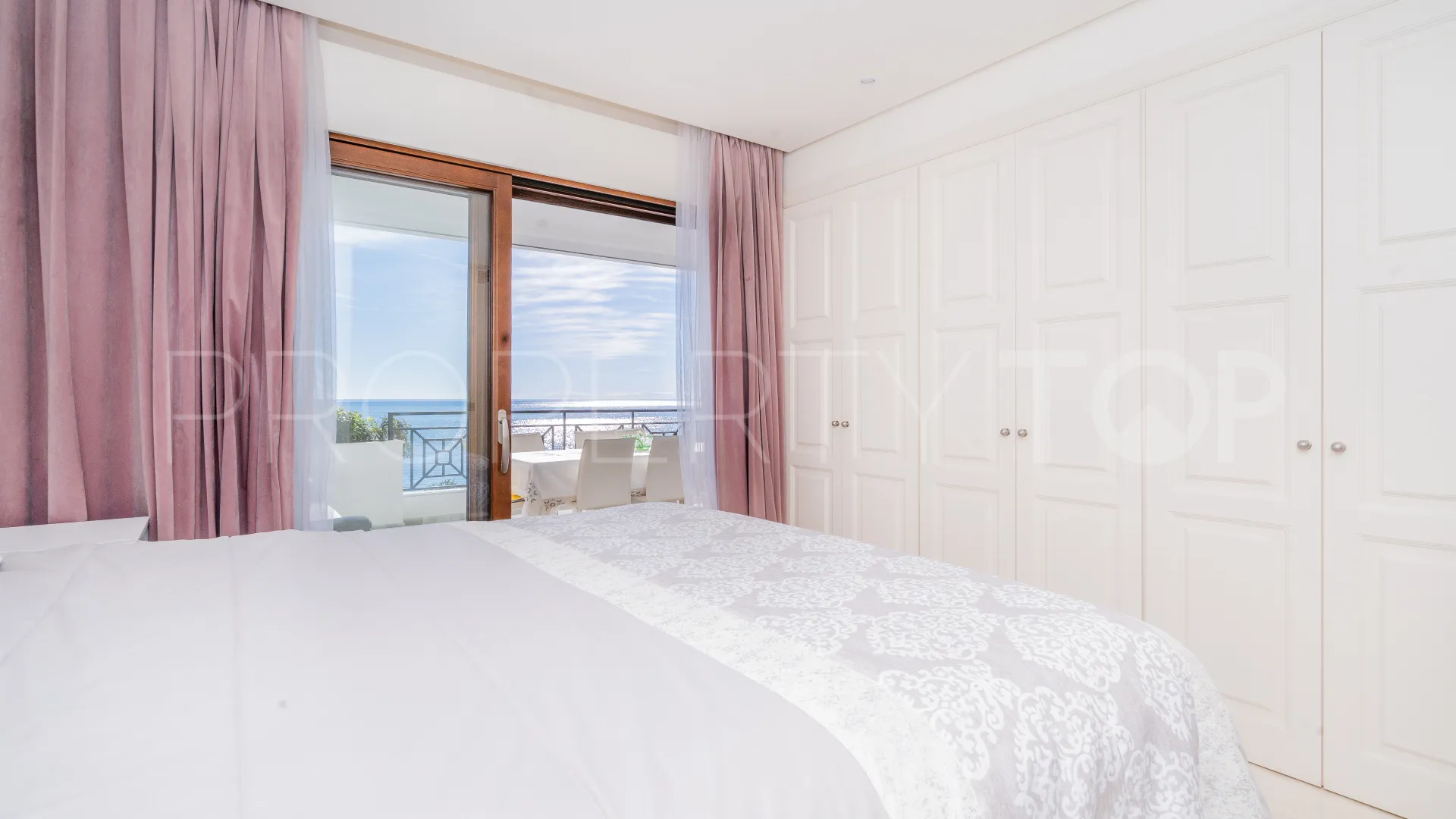For sale 2 bedrooms apartment in Doncella Beach