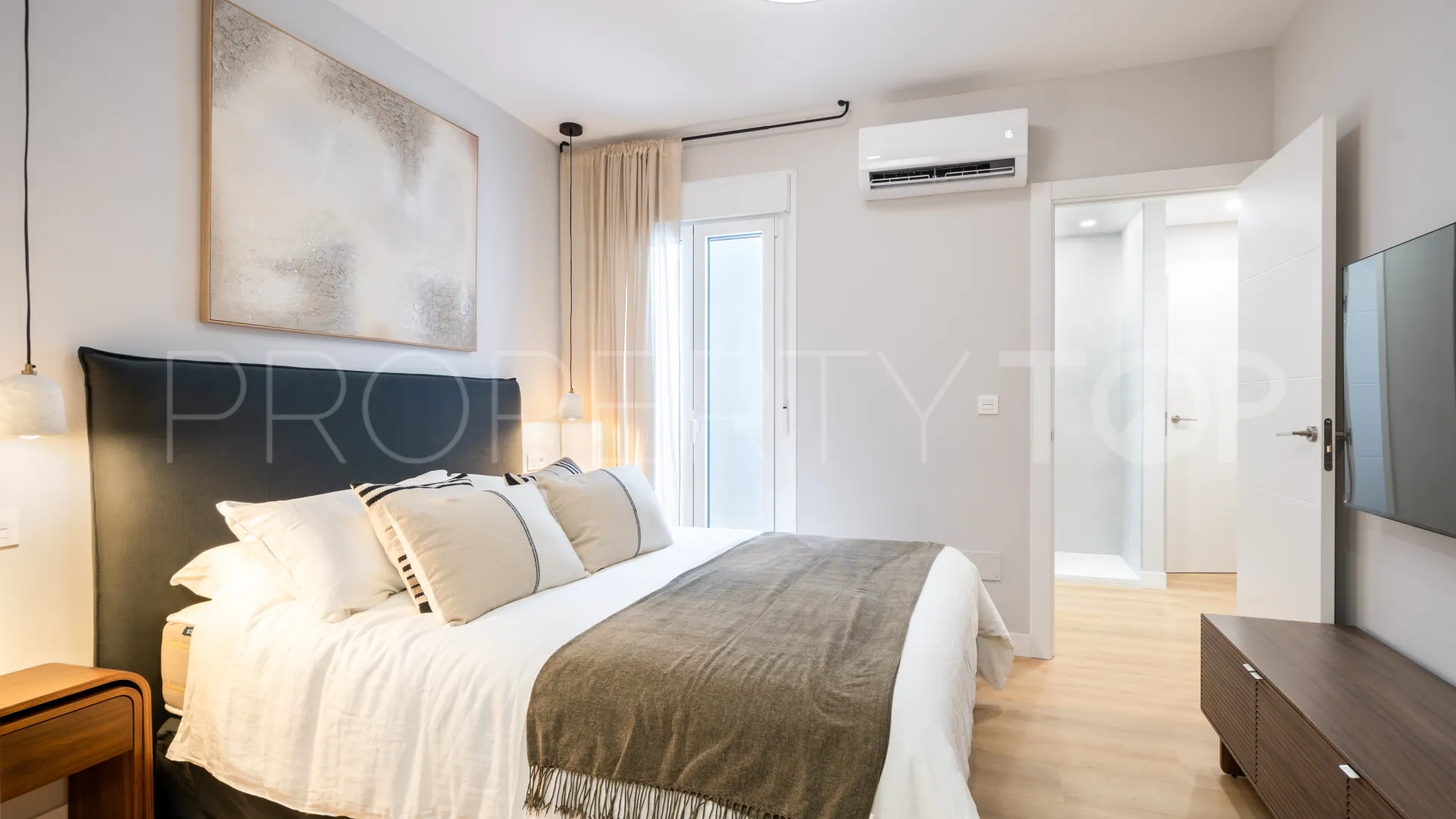 Buy town house with 3 bedrooms in Estepona Old Town