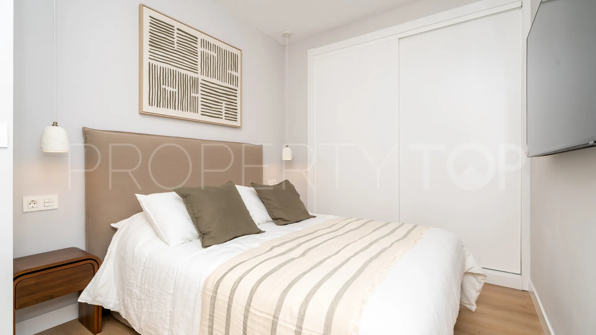 Buy town house with 3 bedrooms in Estepona Old Town