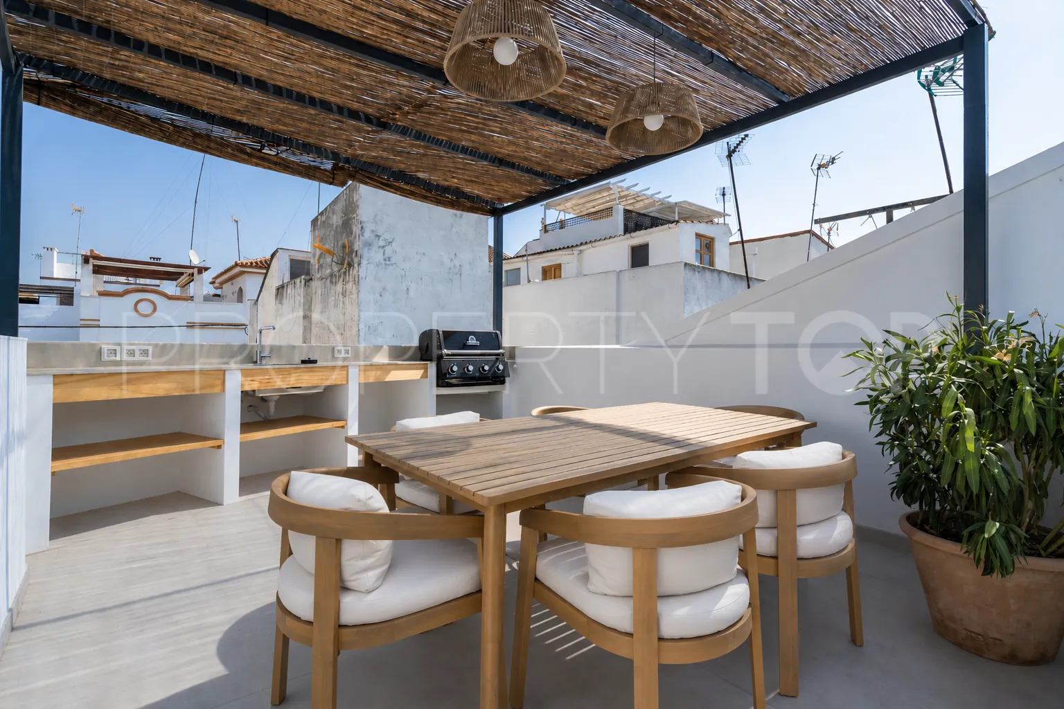 Buy town house with 3 bedrooms in Estepona Old Town