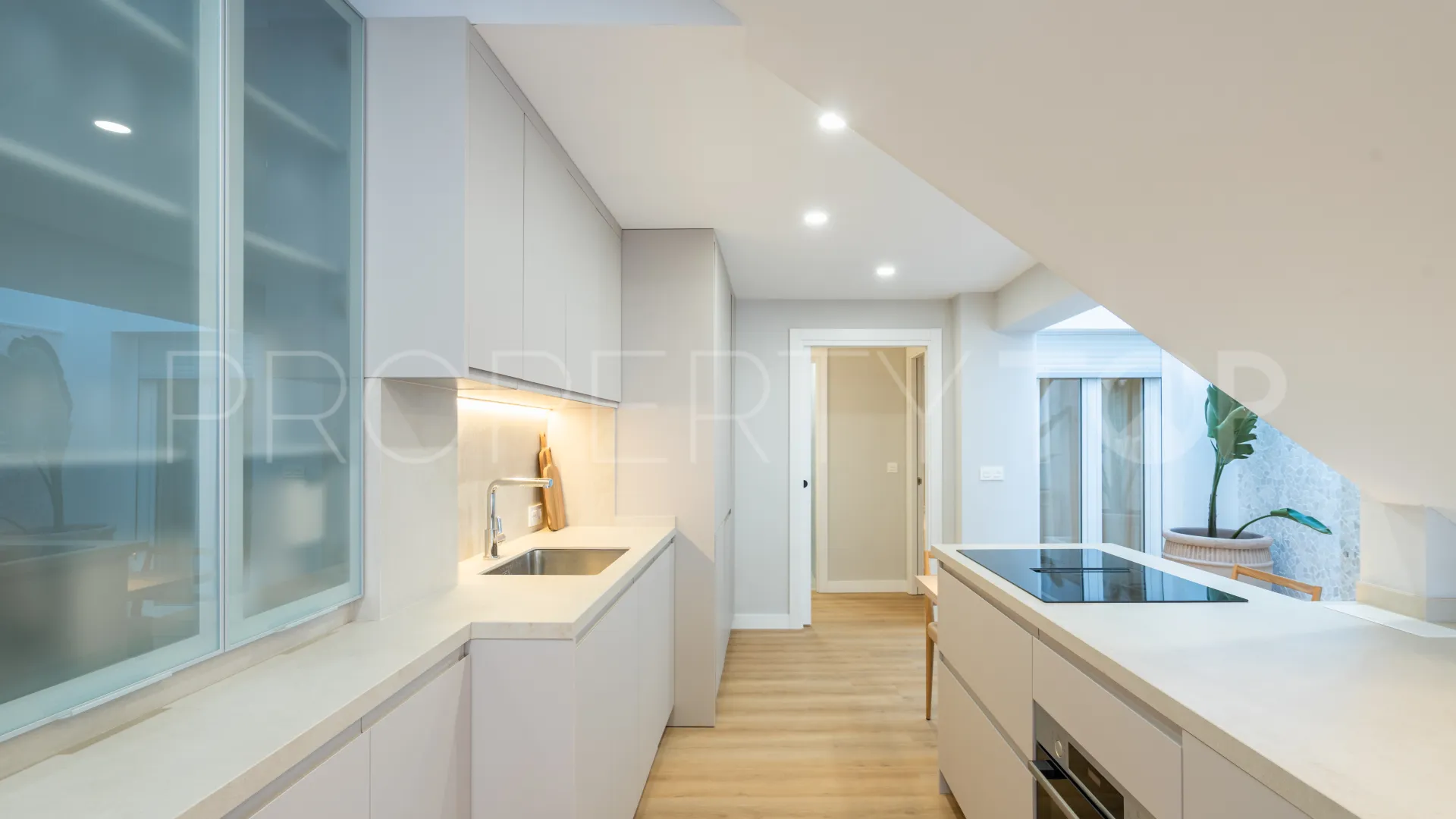 Buy town house with 3 bedrooms in Estepona Old Town