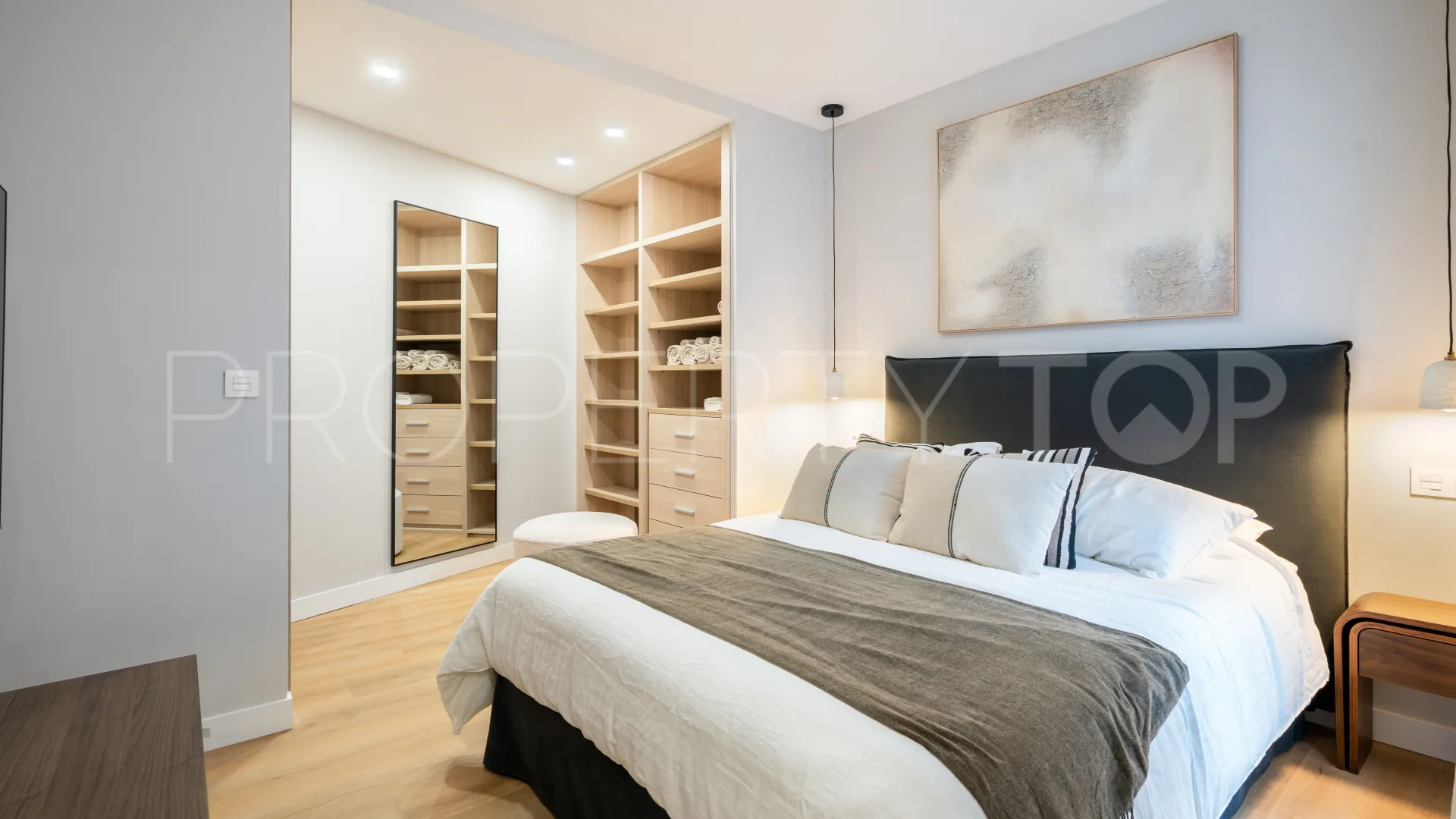 Buy town house with 3 bedrooms in Estepona Old Town