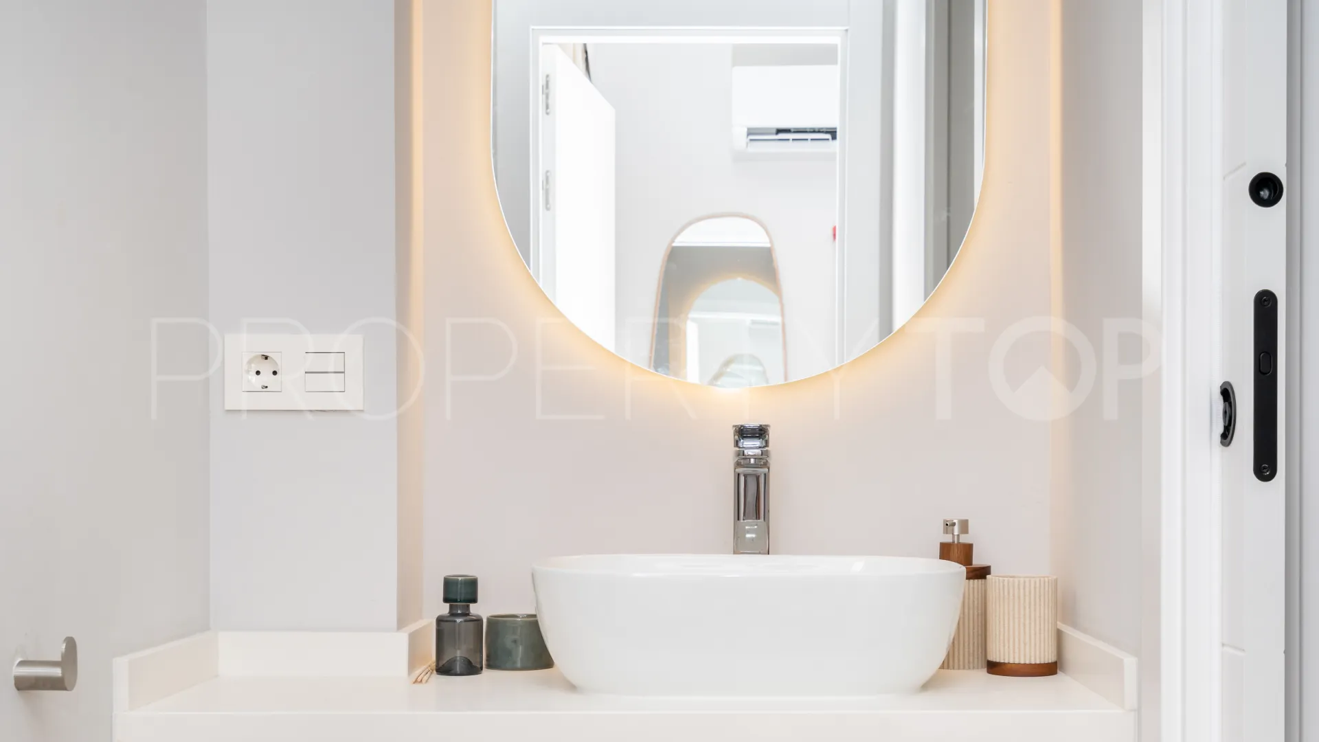 Buy town house with 3 bedrooms in Estepona Old Town