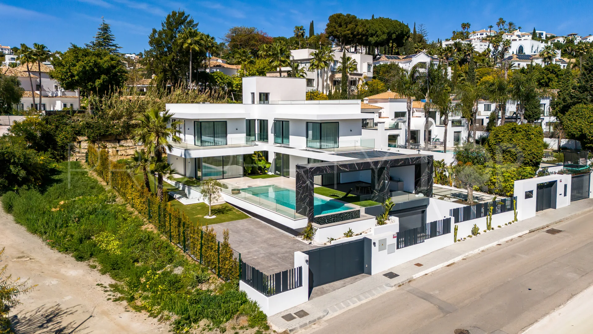 For sale 6 bedrooms villa in Paraiso Alto