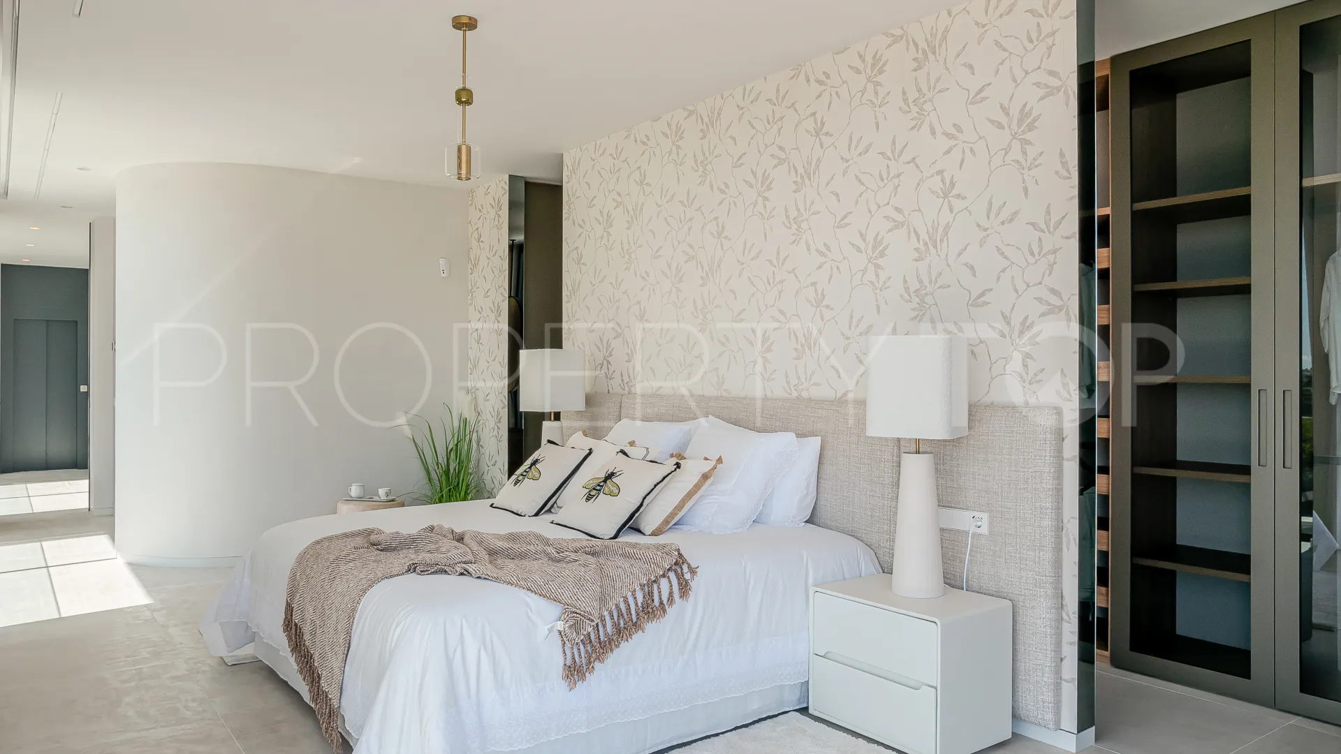 For sale 6 bedrooms villa in Paraiso Alto