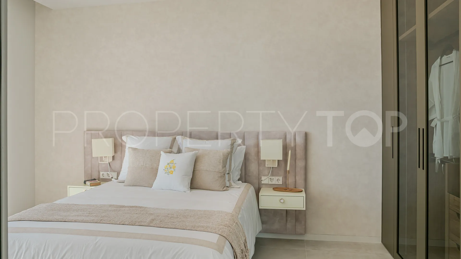 For sale 6 bedrooms villa in Paraiso Alto
