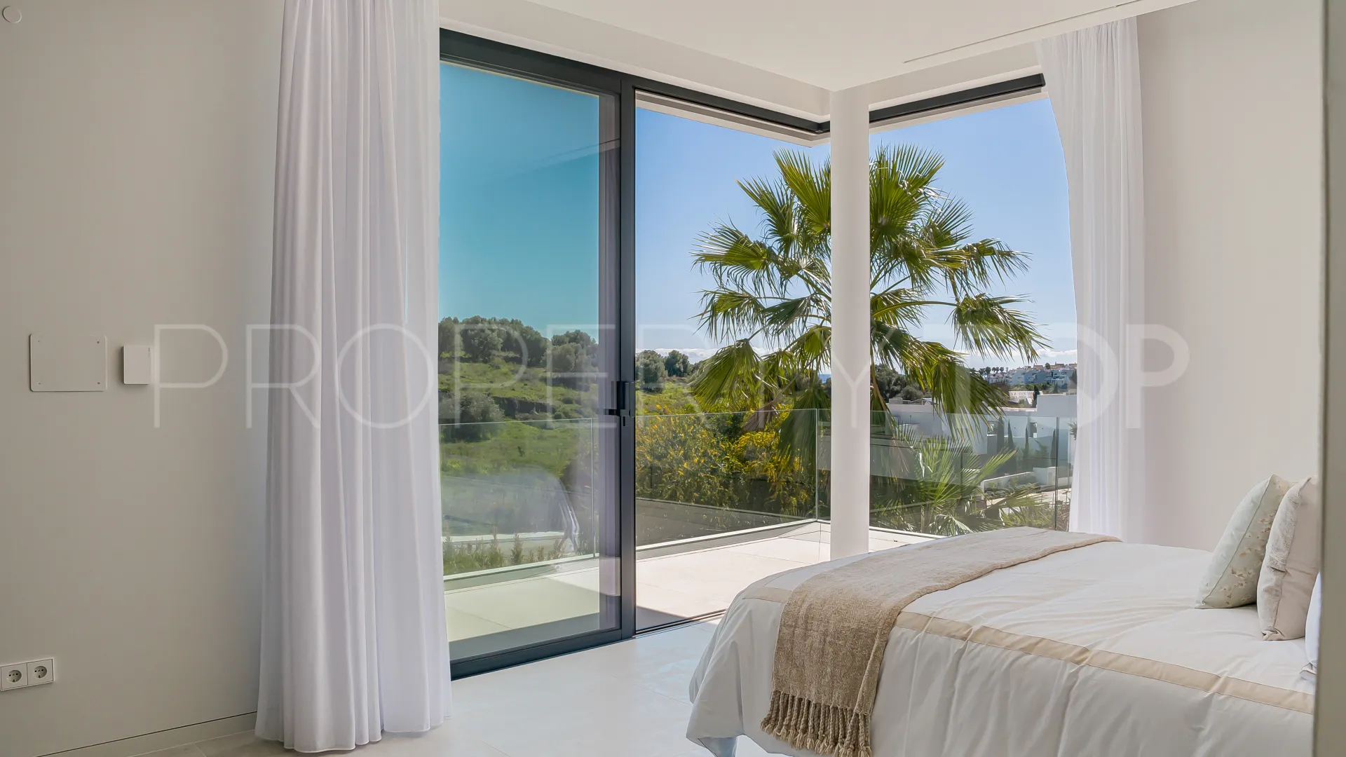 For sale 6 bedrooms villa in Paraiso Alto