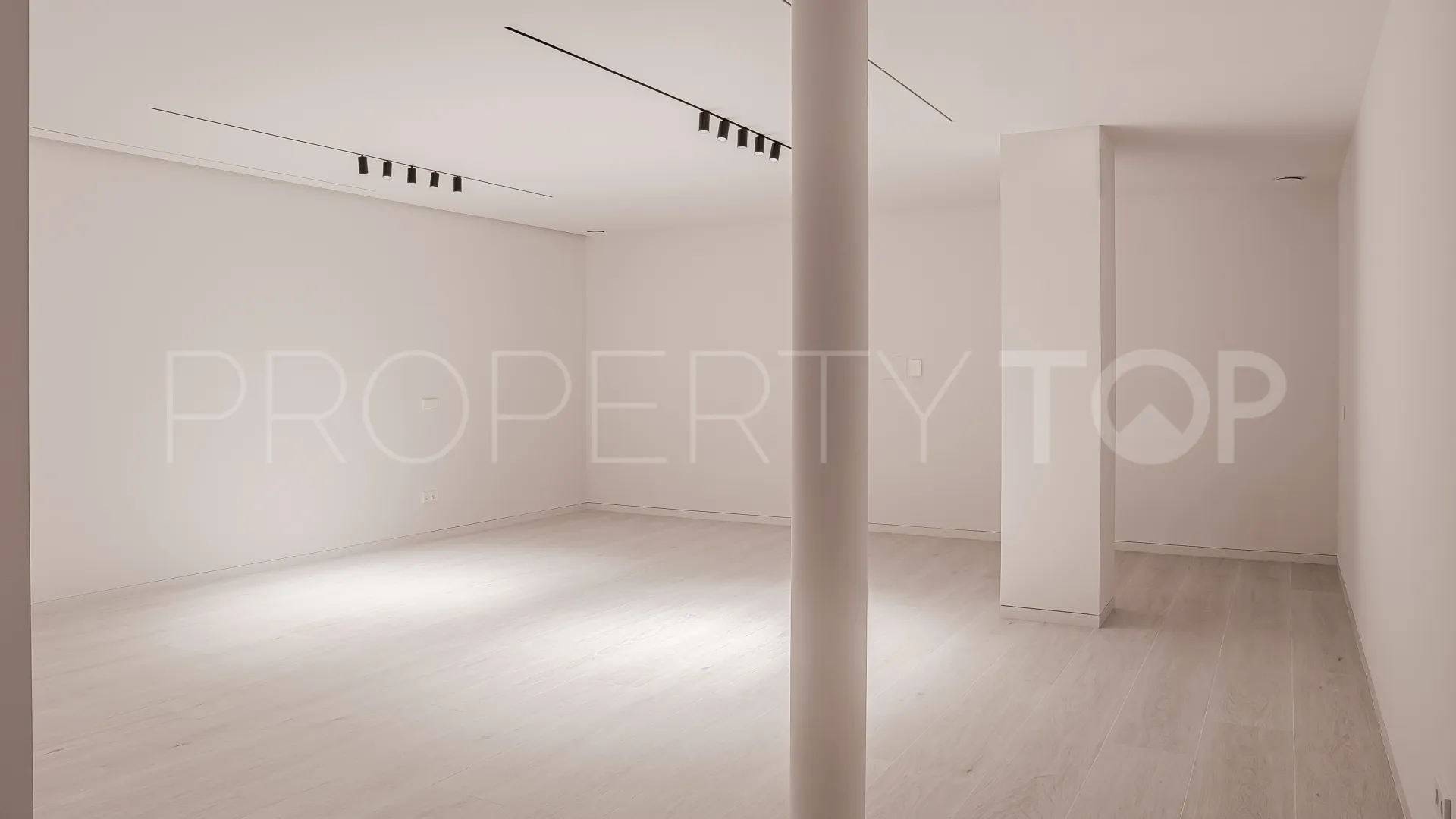 For sale 6 bedrooms villa in Paraiso Alto