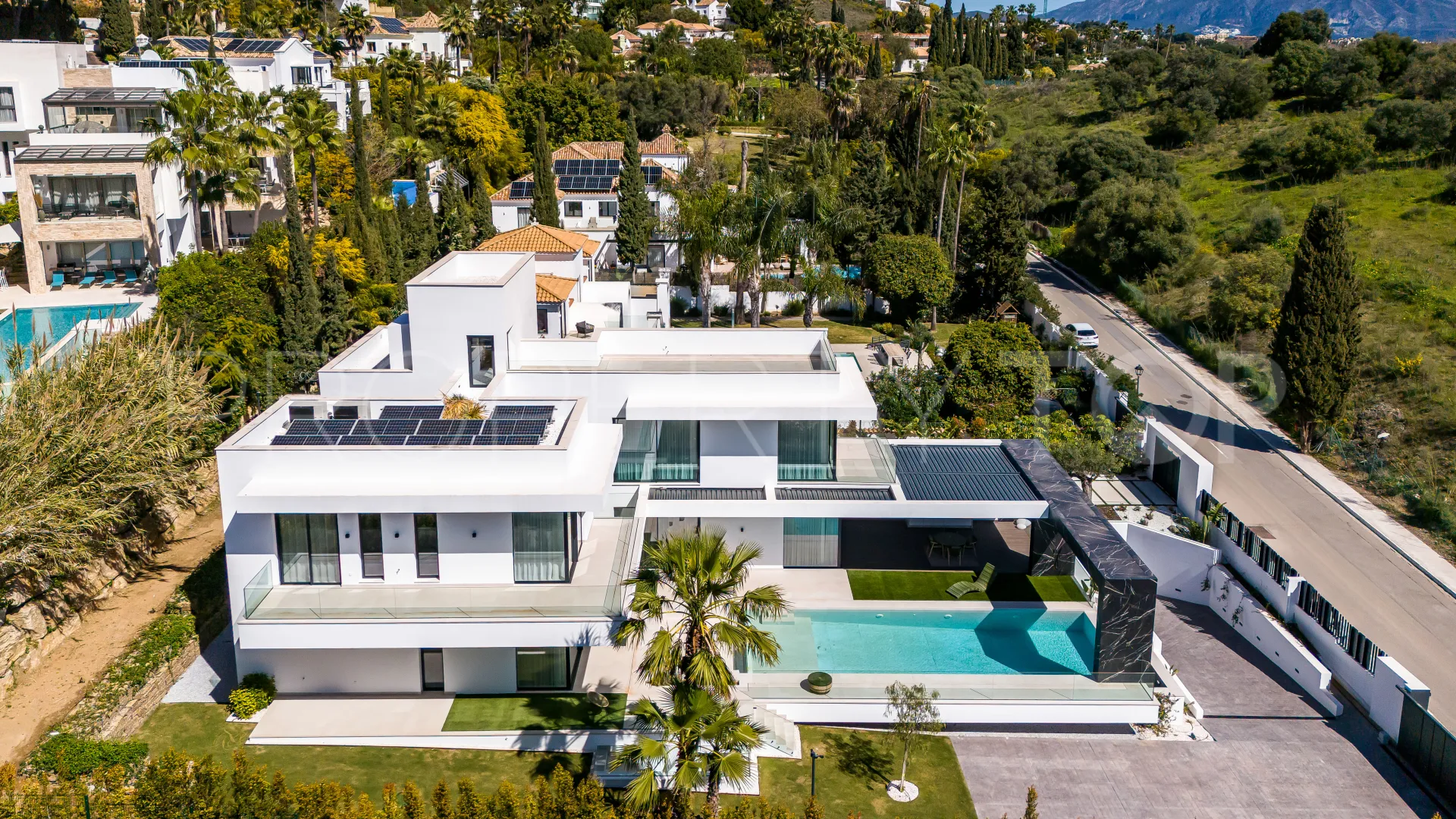 For sale 6 bedrooms villa in Paraiso Alto