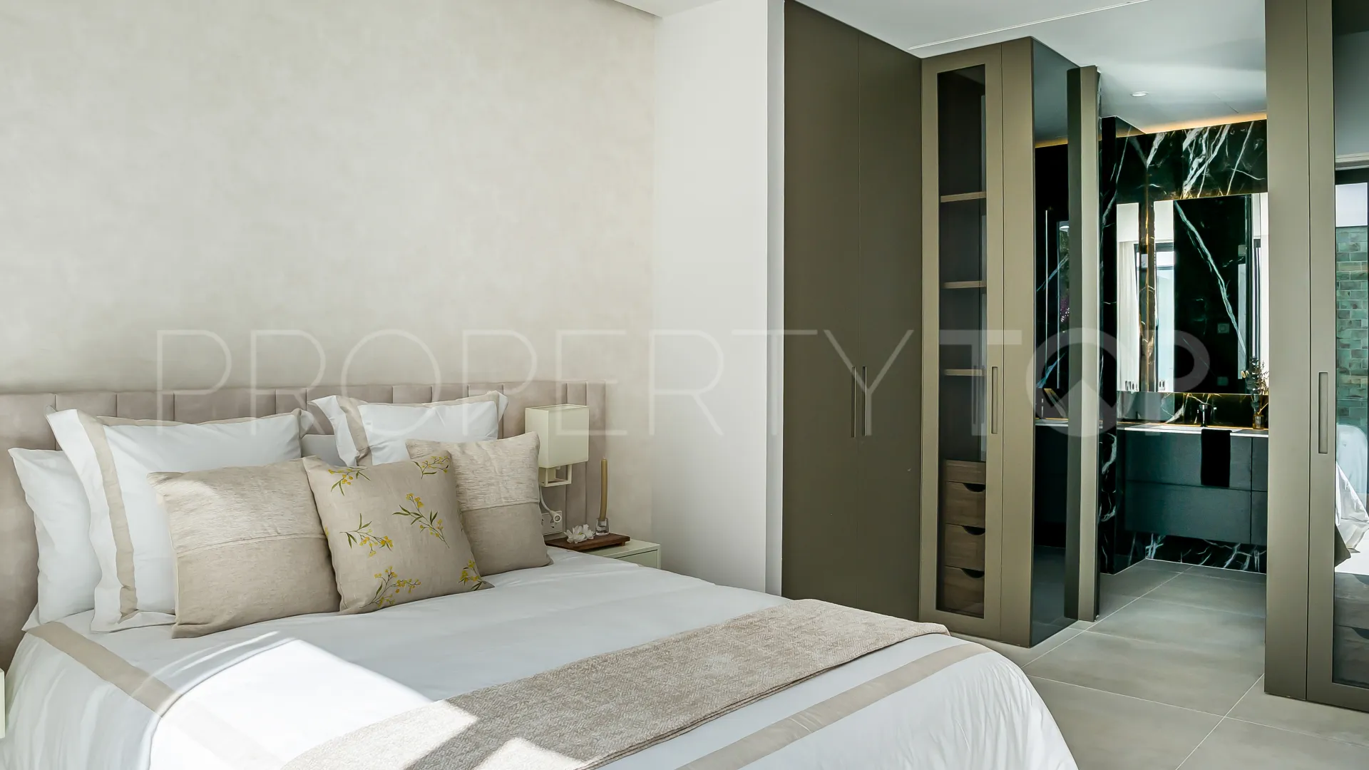 For sale 6 bedrooms villa in Paraiso Alto