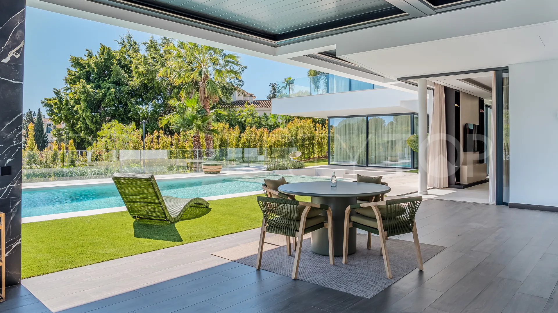 For sale 6 bedrooms villa in Paraiso Alto