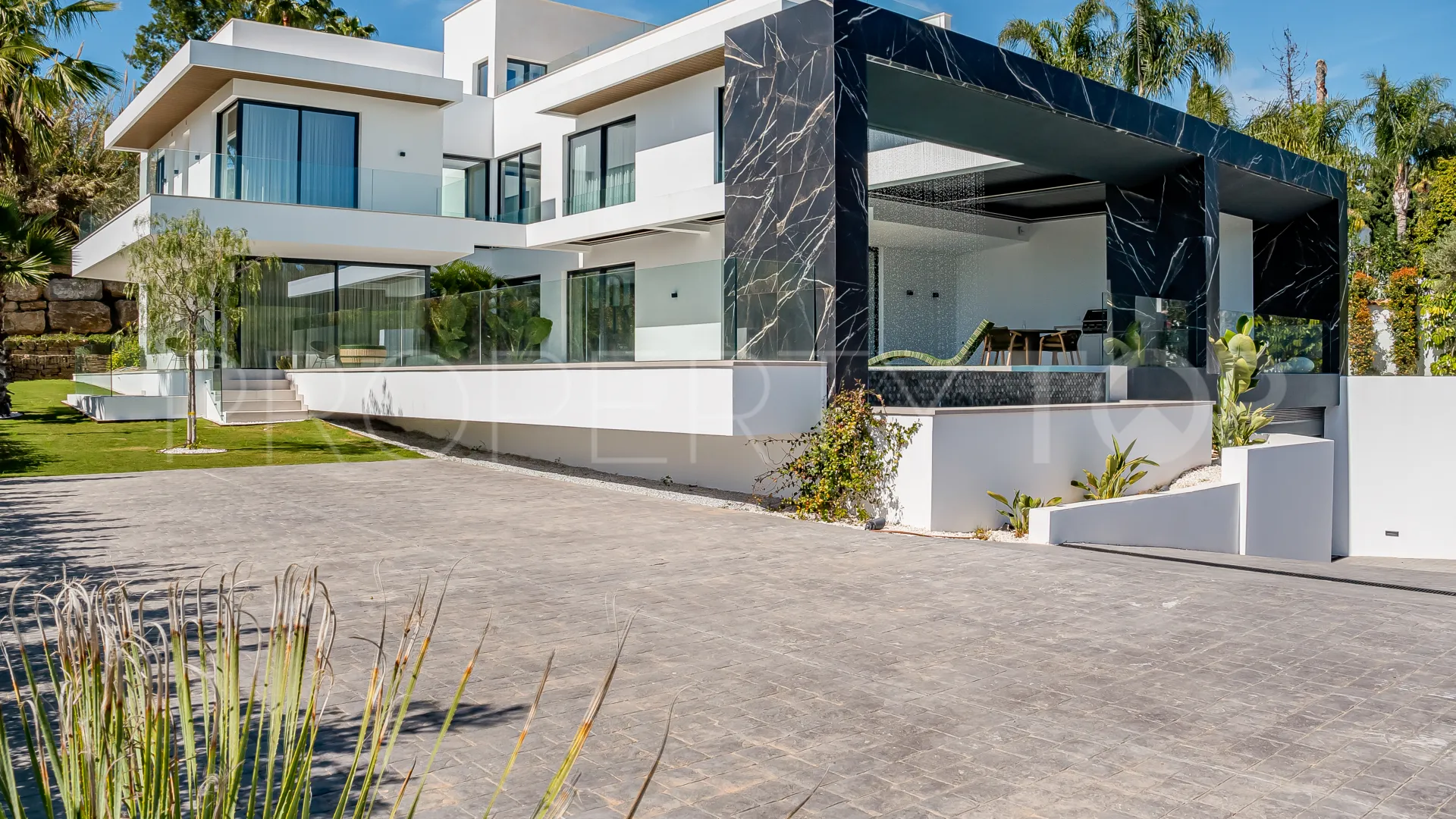 For sale 6 bedrooms villa in Paraiso Alto