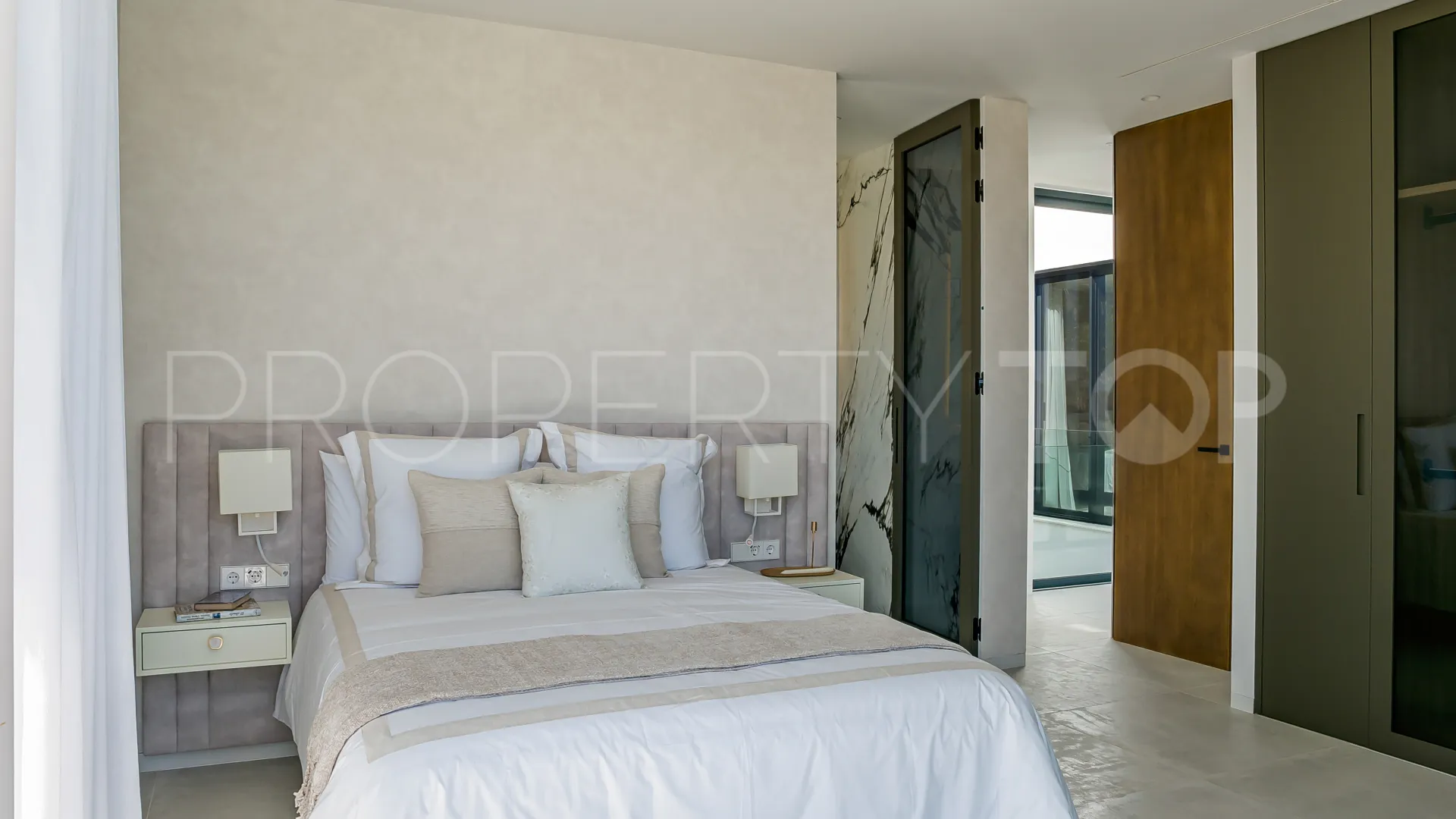 For sale 6 bedrooms villa in Paraiso Alto