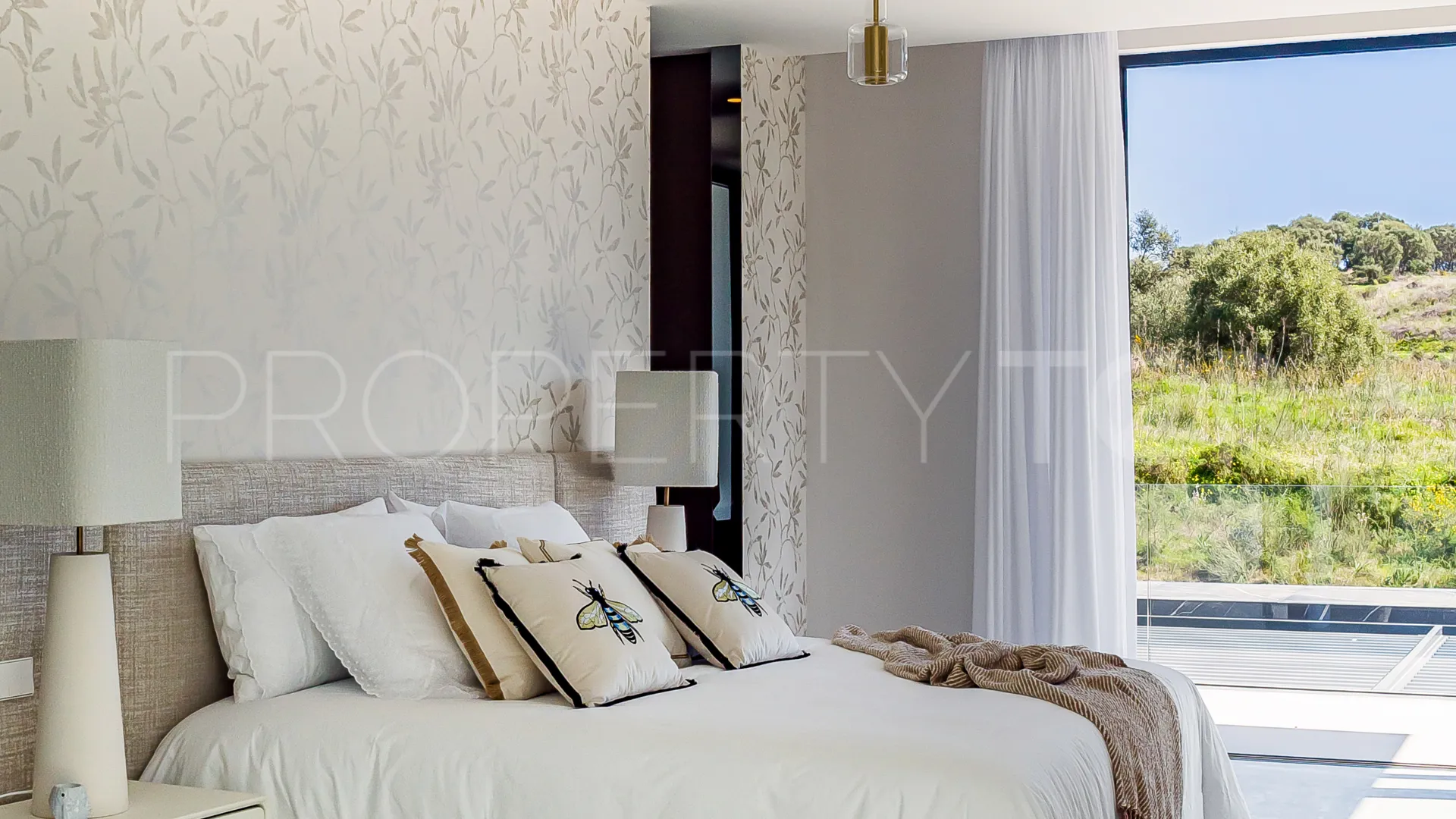 For sale 6 bedrooms villa in Paraiso Alto