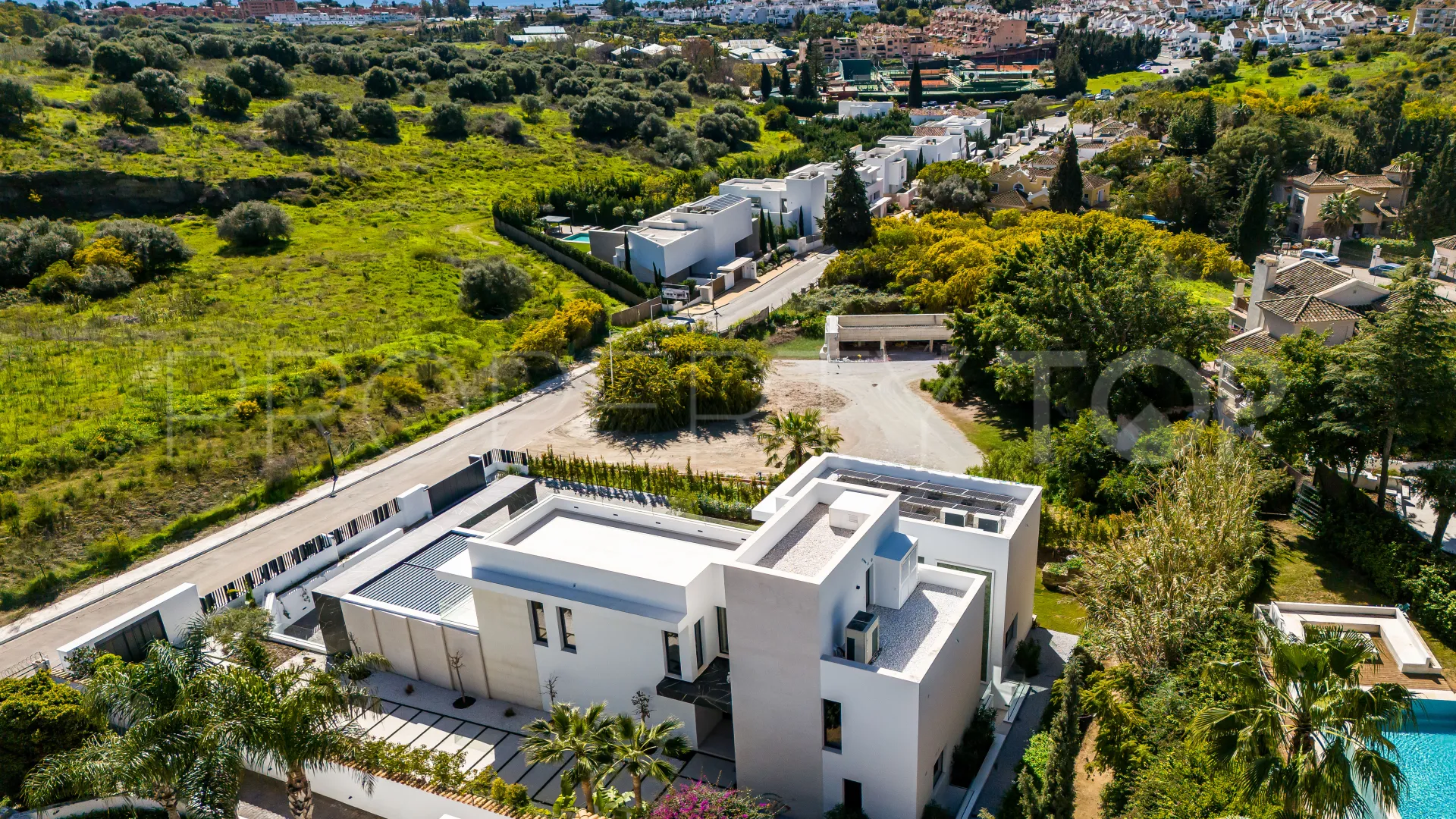 For sale 6 bedrooms villa in Paraiso Alto