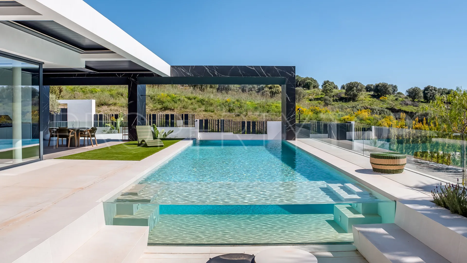 For sale 6 bedrooms villa in Paraiso Alto