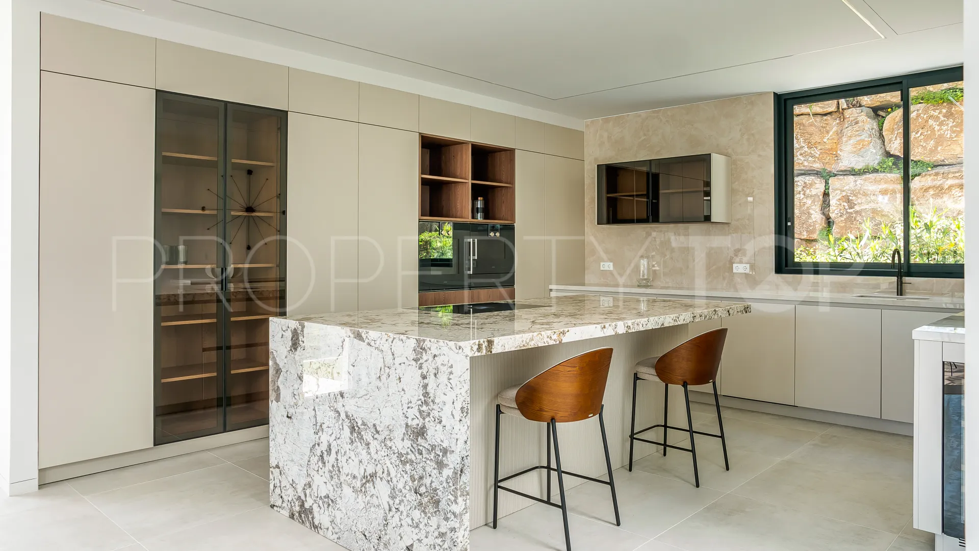 For sale 6 bedrooms villa in Paraiso Alto