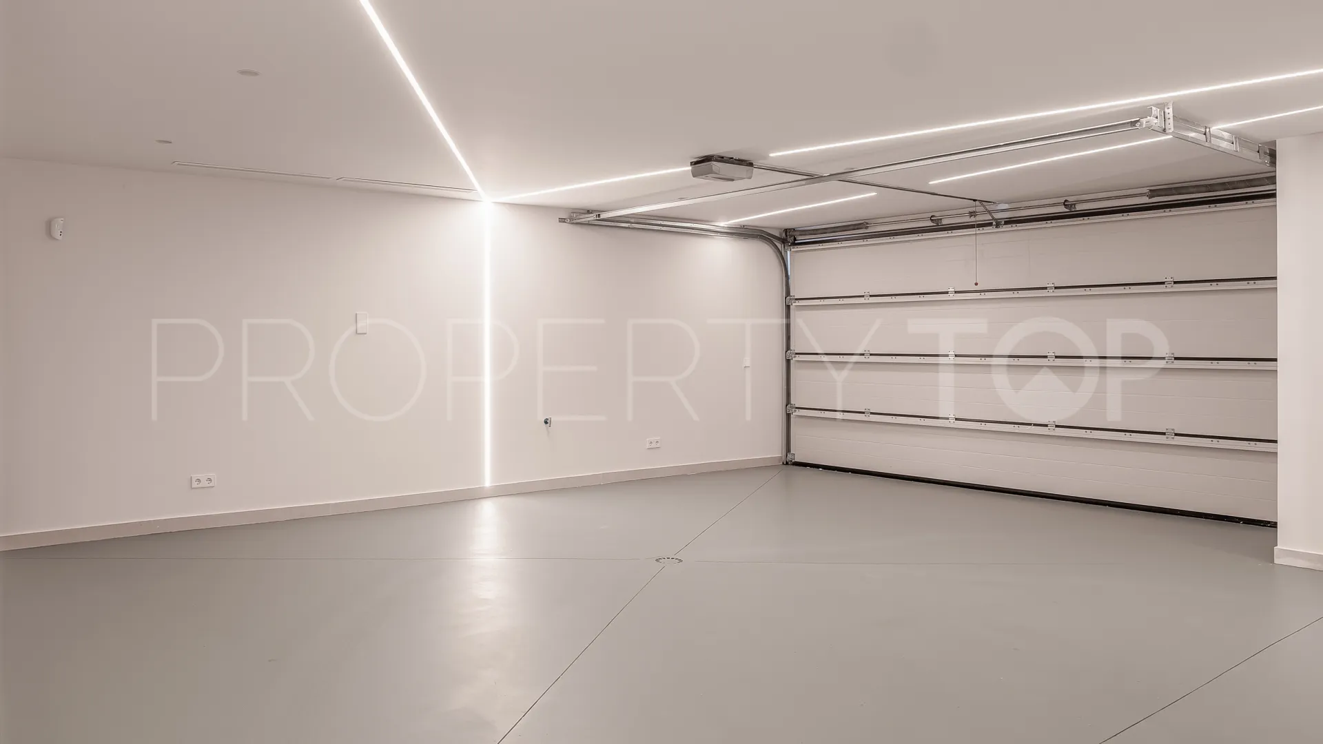 For sale 6 bedrooms villa in Paraiso Alto
