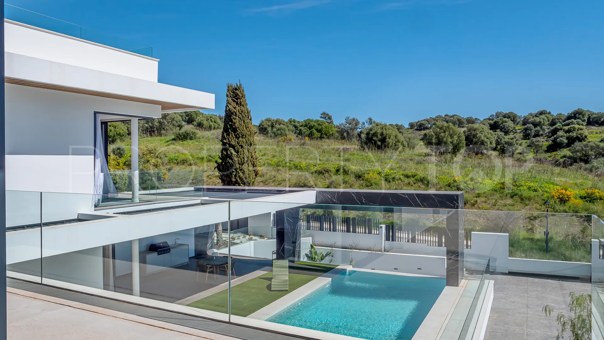 For sale 6 bedrooms villa in Paraiso Alto