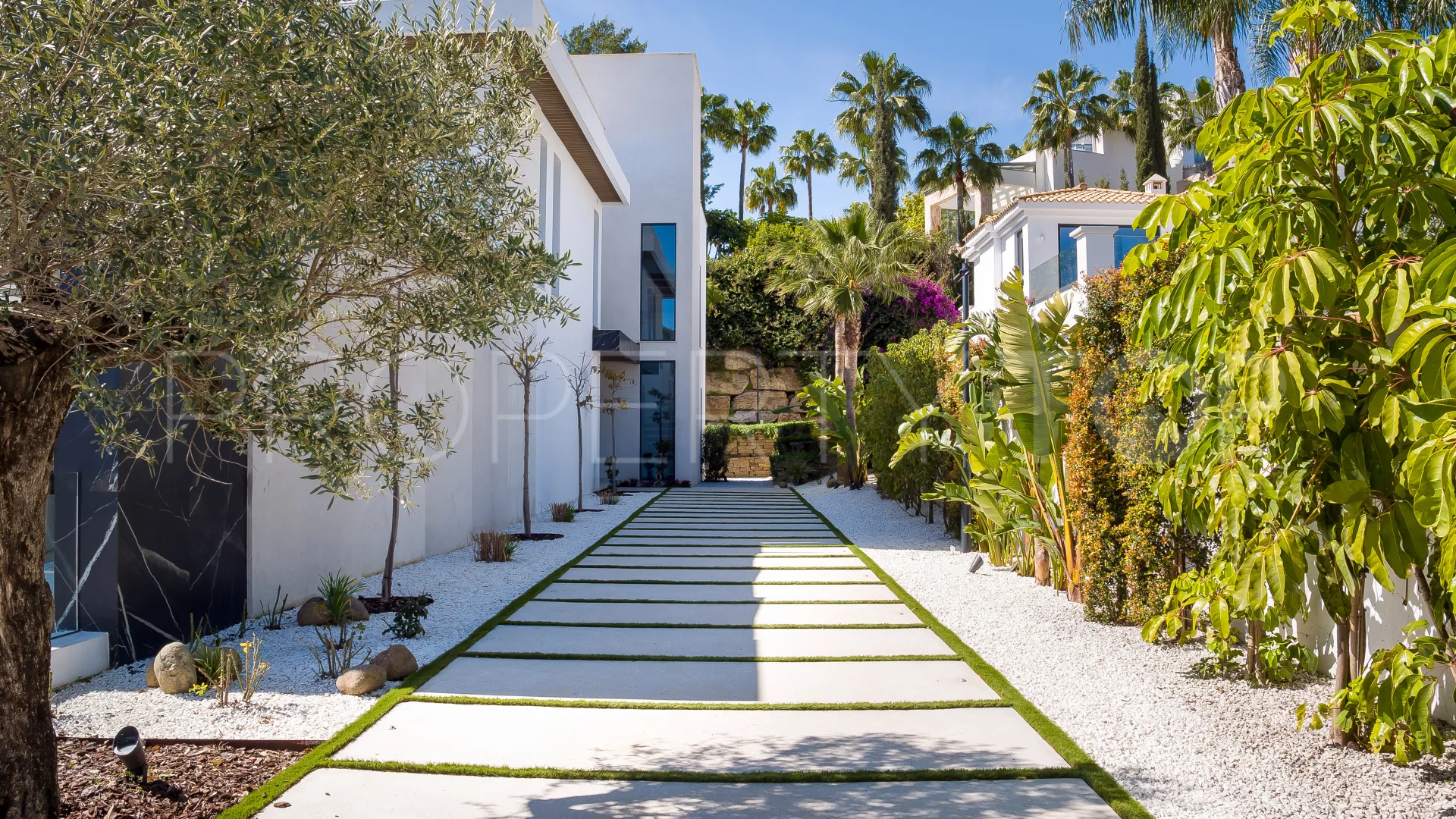 For sale 6 bedrooms villa in Paraiso Alto