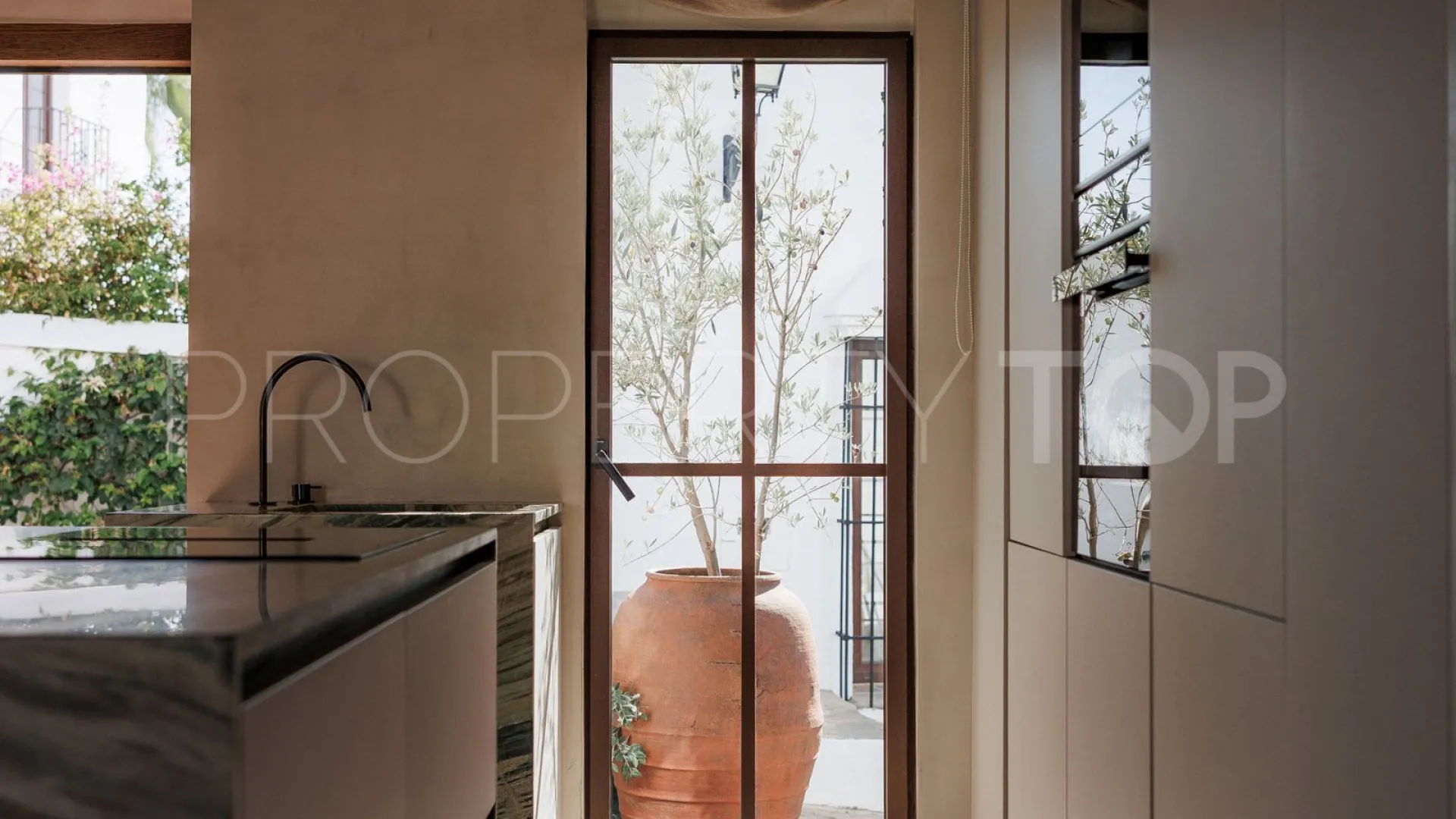 Town house for sale in El Naranjal
