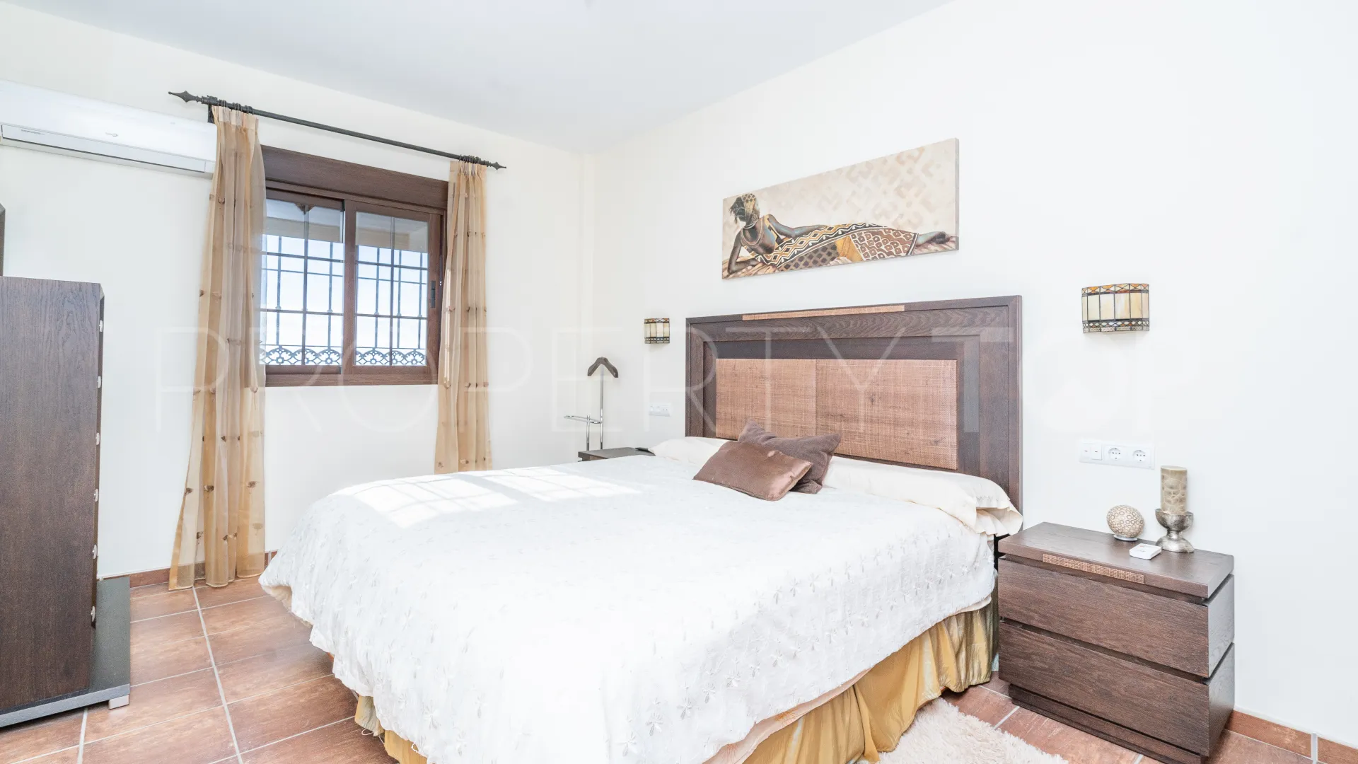 Villa for sale in Altos de Estepona with 8 bedrooms