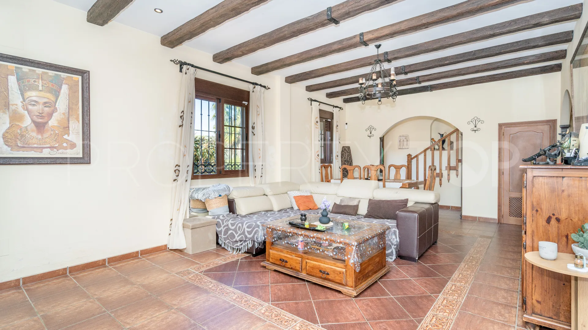 Villa for sale in Altos de Estepona with 8 bedrooms